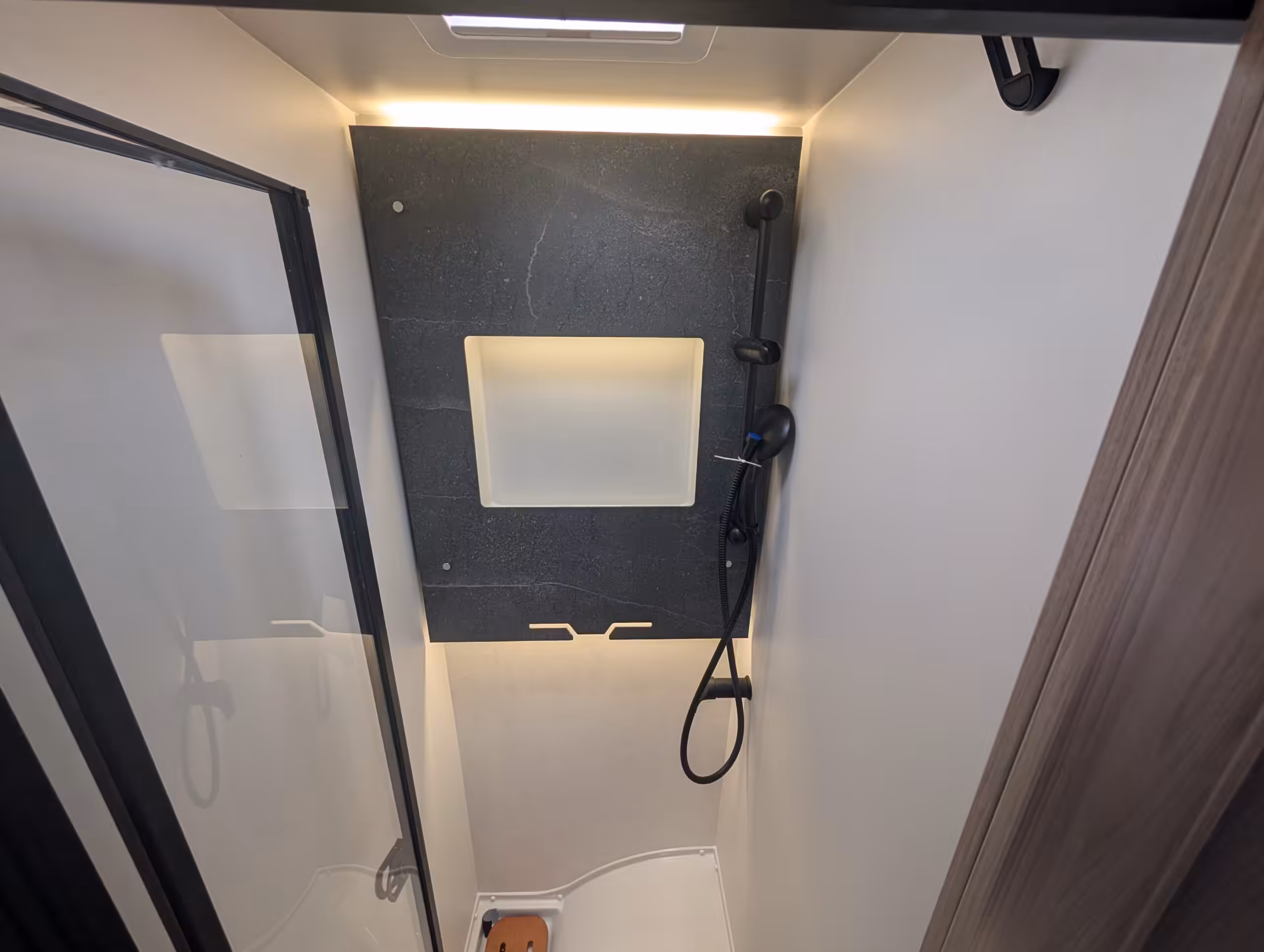 PXL 20260819 100957428