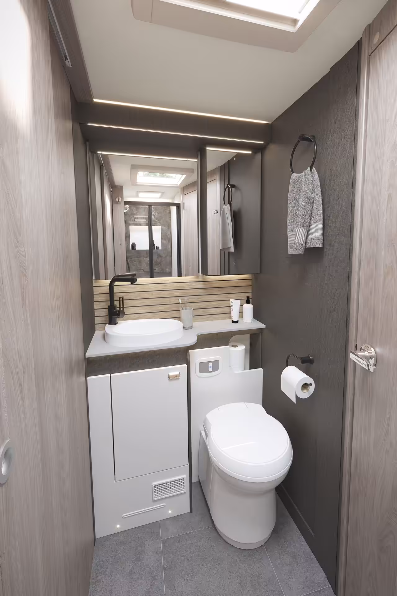 2026 Escape 694 Washroom 1920x1920 1