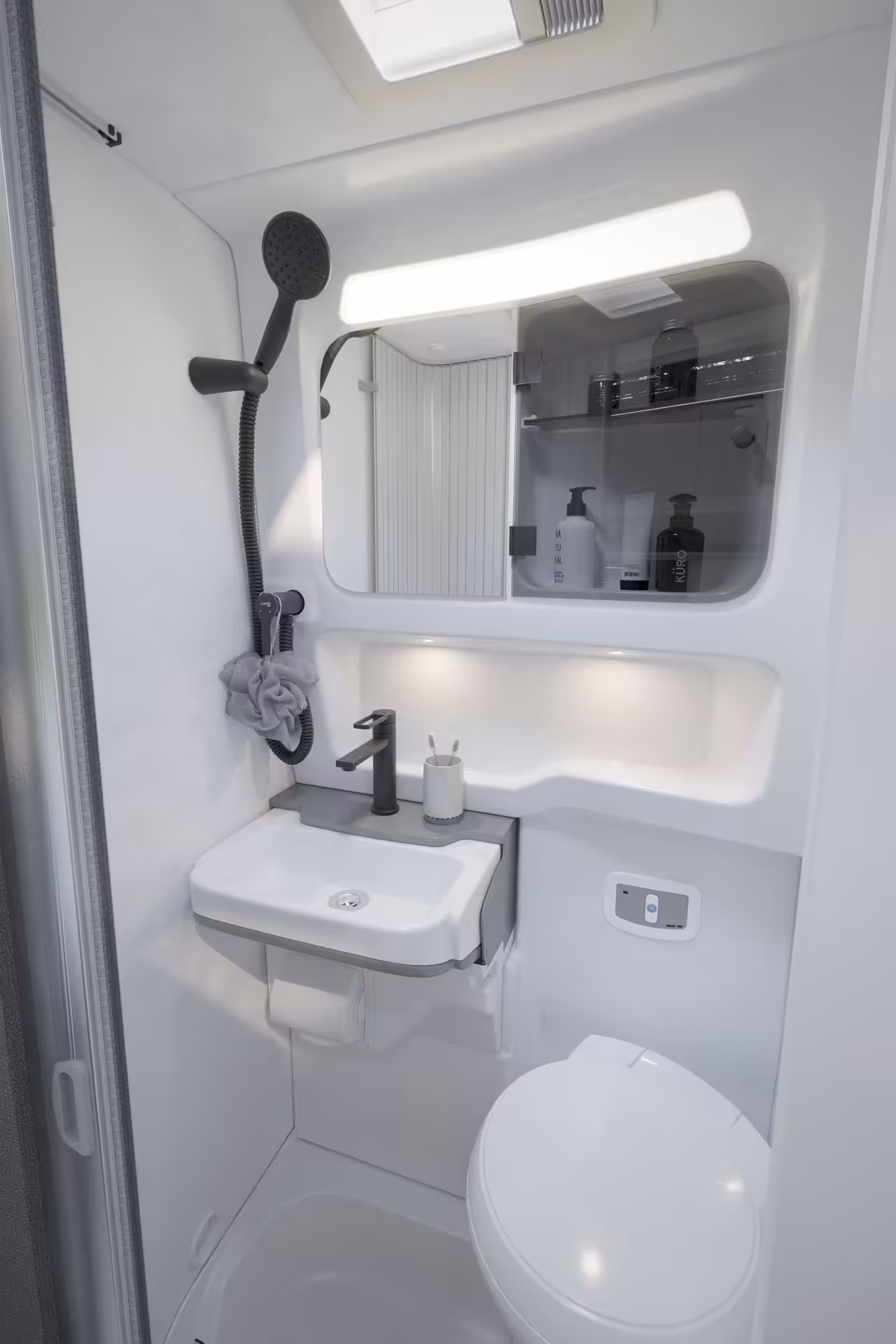 2027 Merlin 164 Washroom SS 18 02 2026 1920x1920 1 1