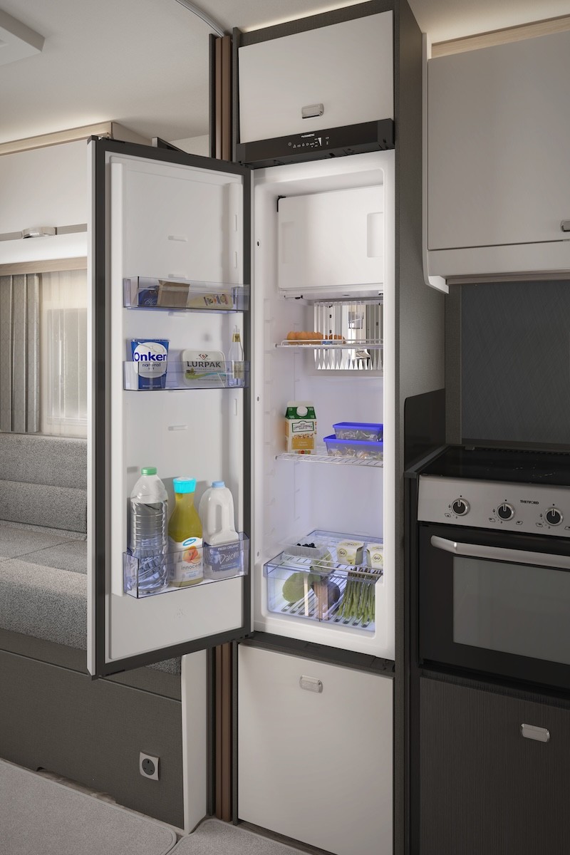 2025 Voyager 475 Fridge JW 21 05 24