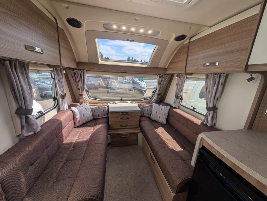 PXL 20250515 104423688