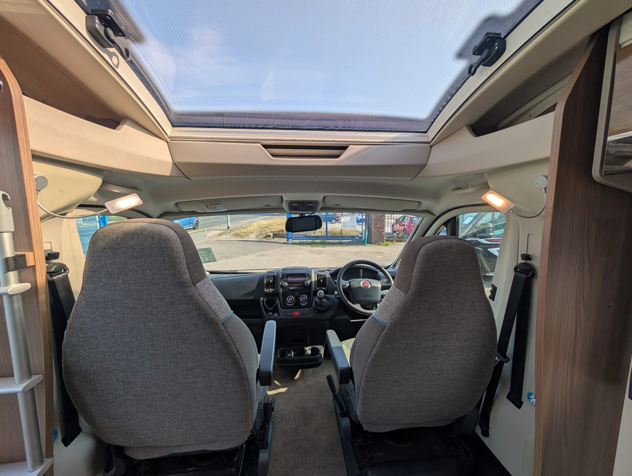 PXL 20250813 155743896