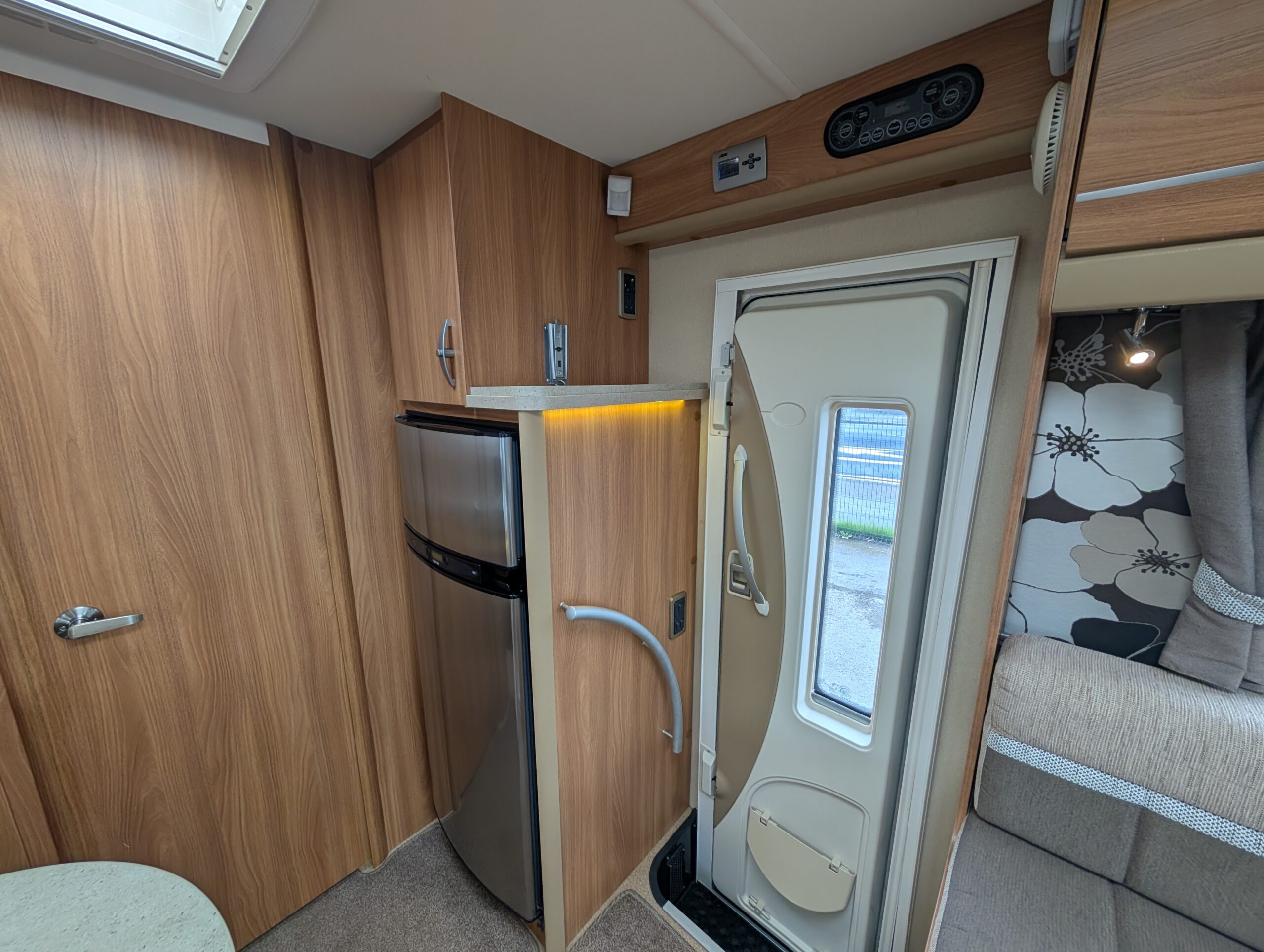 PXL 20250821 141742378