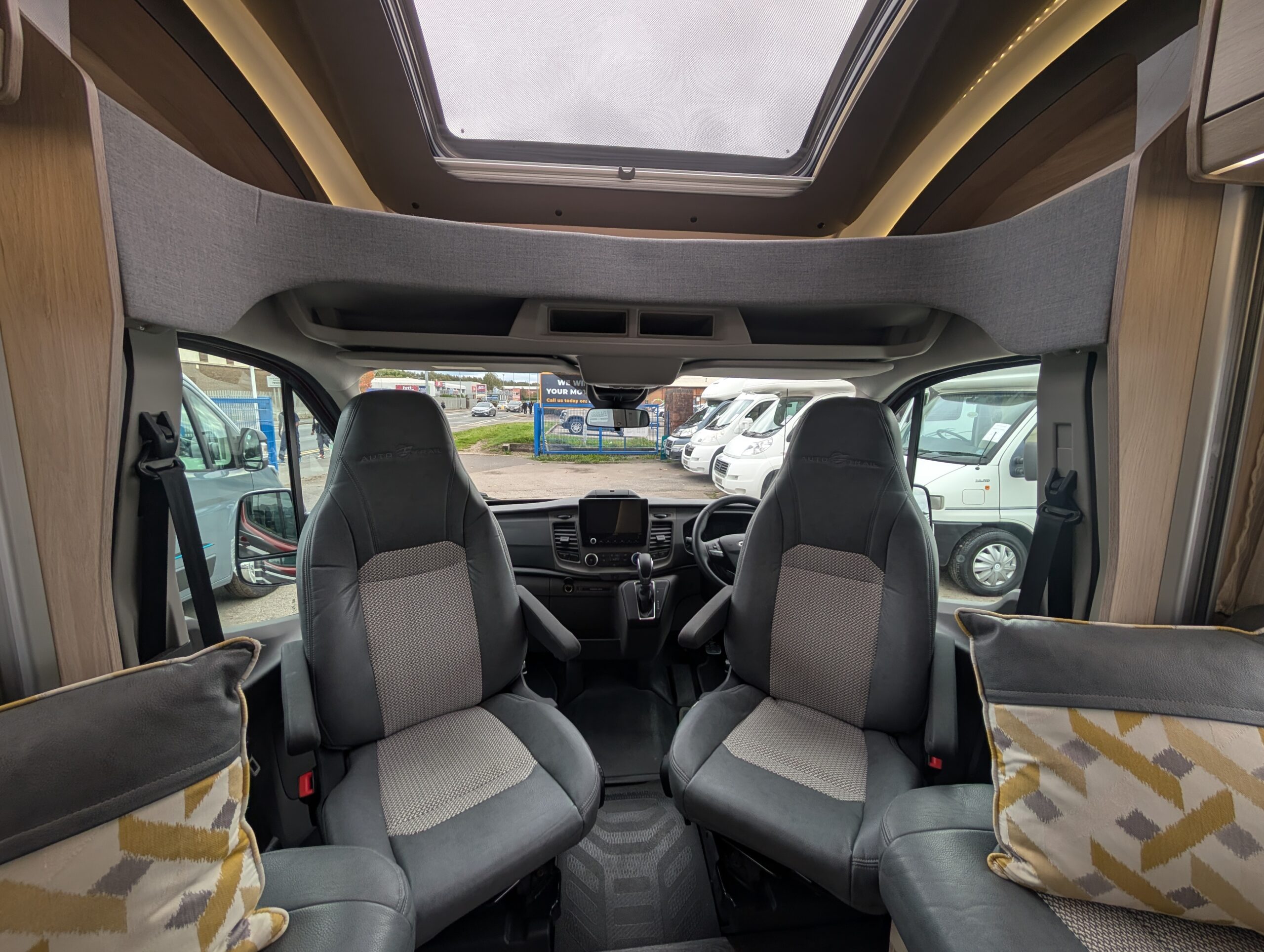 PXL 20251007 143251874