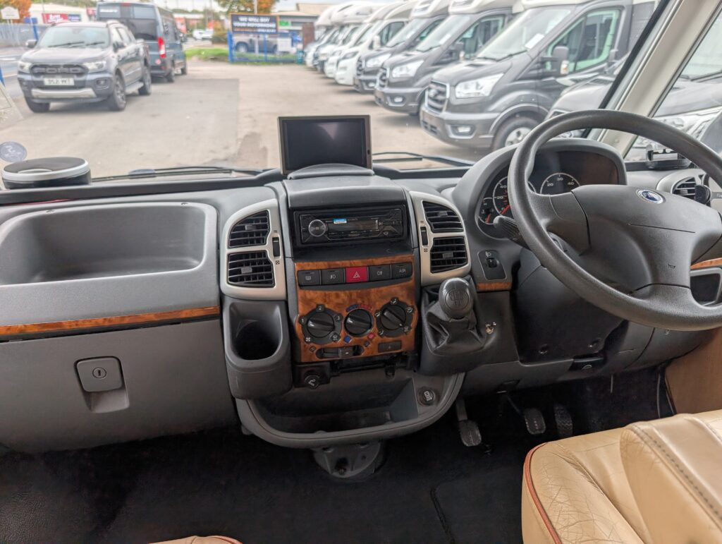 PXL 20251009 131943868