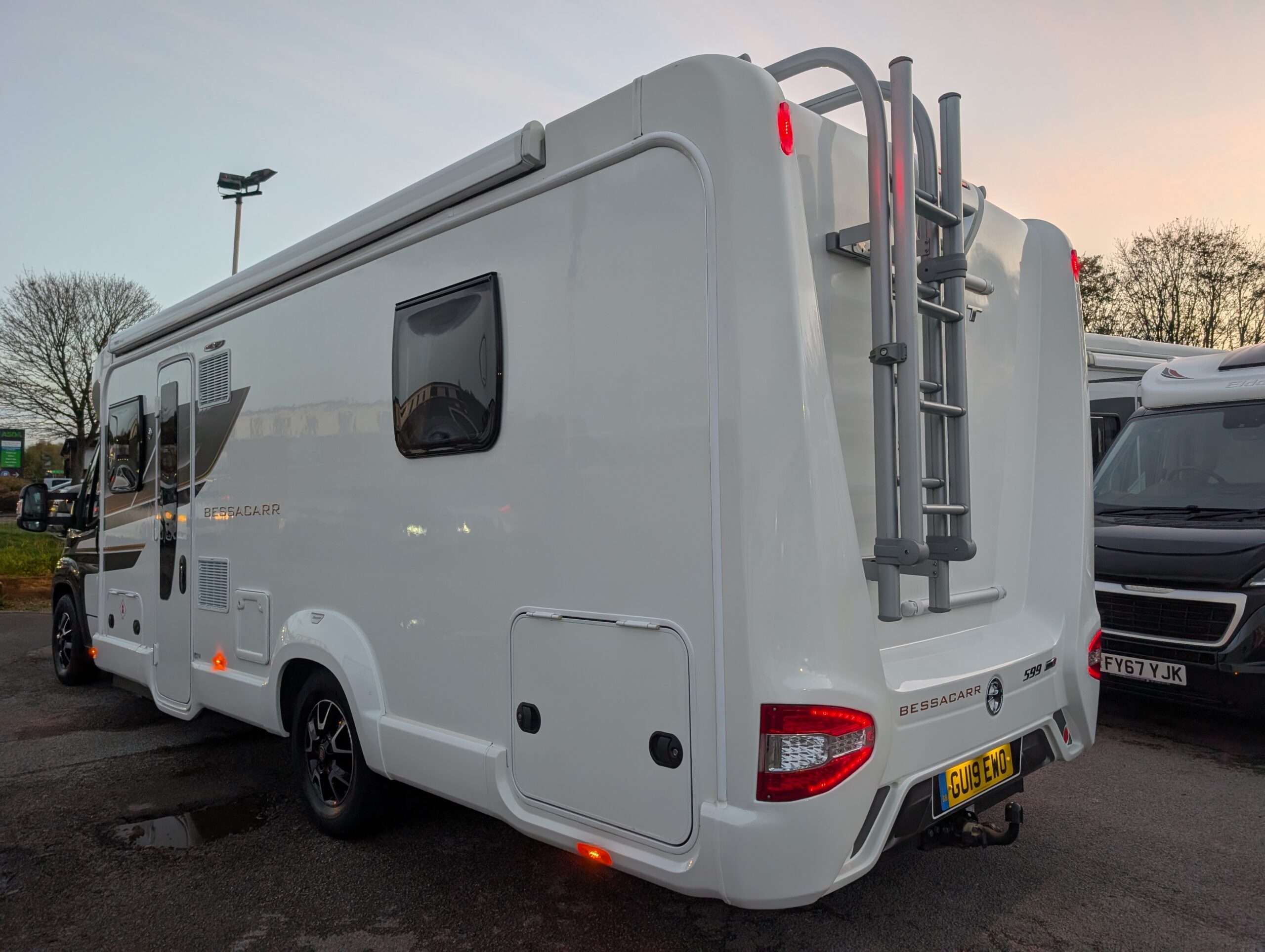 PXL 20251028 165337543