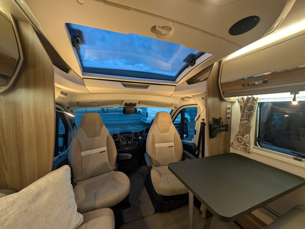 PXL 20251028 165717671