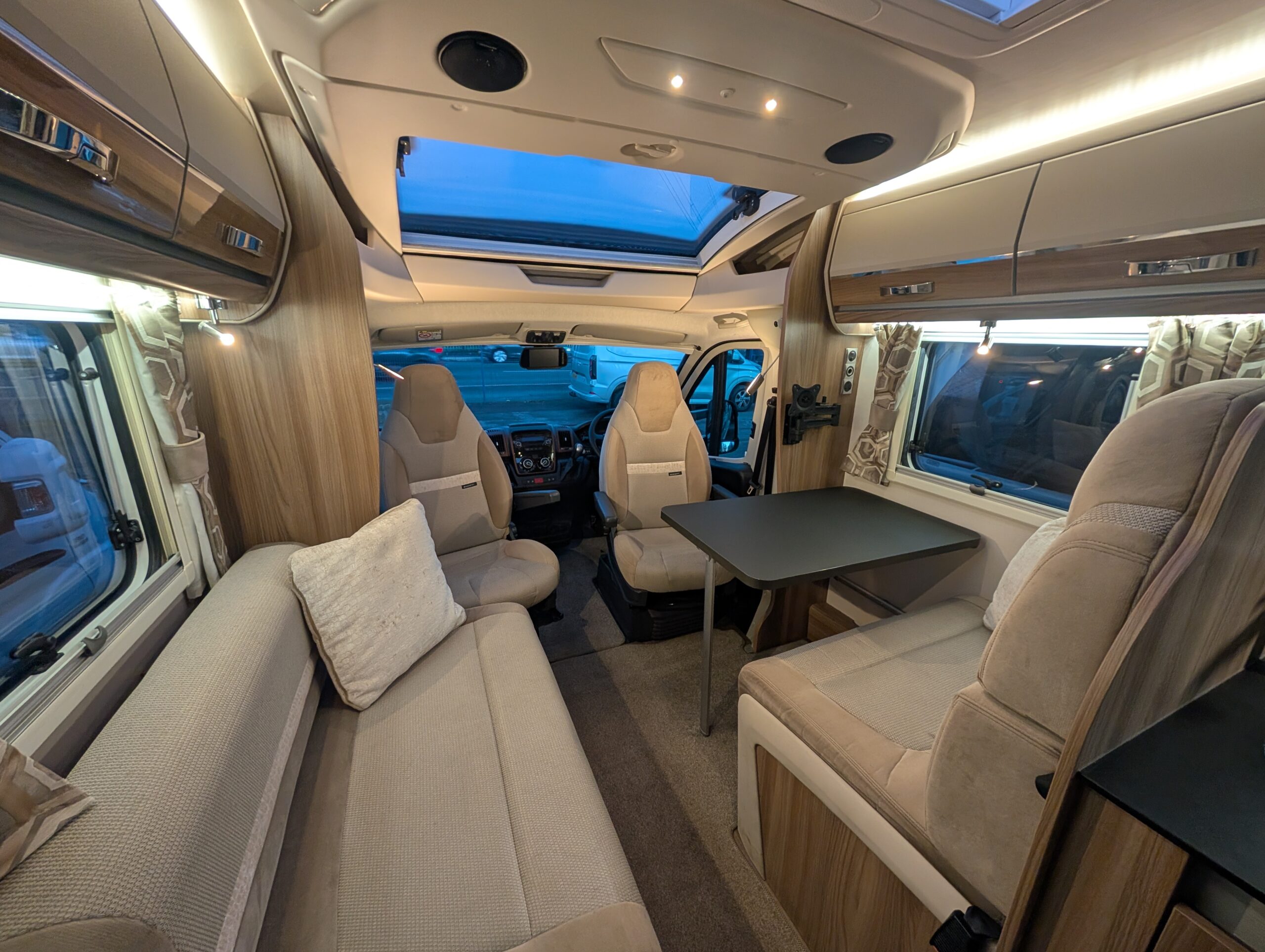 PXL 20251028 165723197