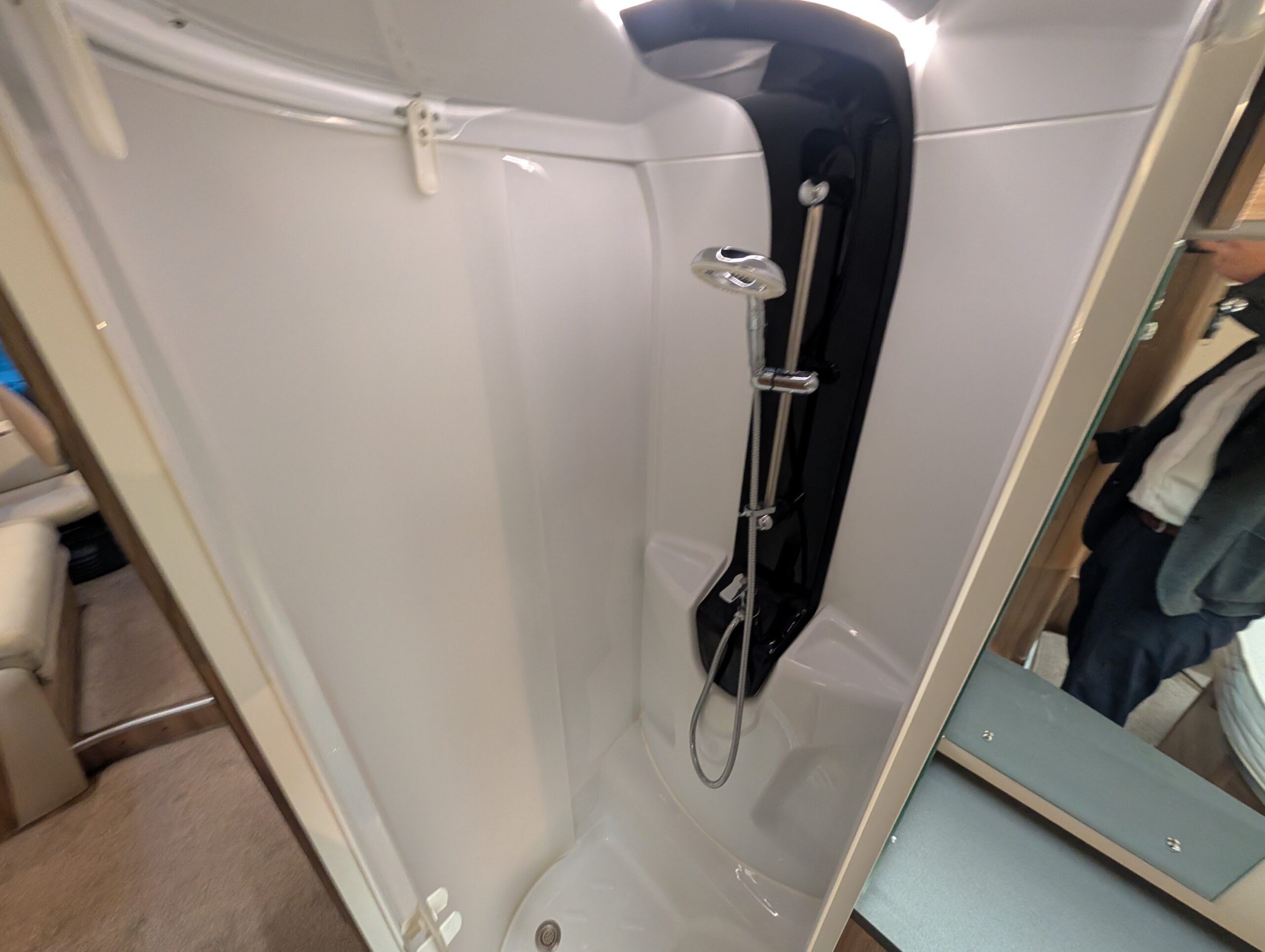 PXL 20251028 165814307