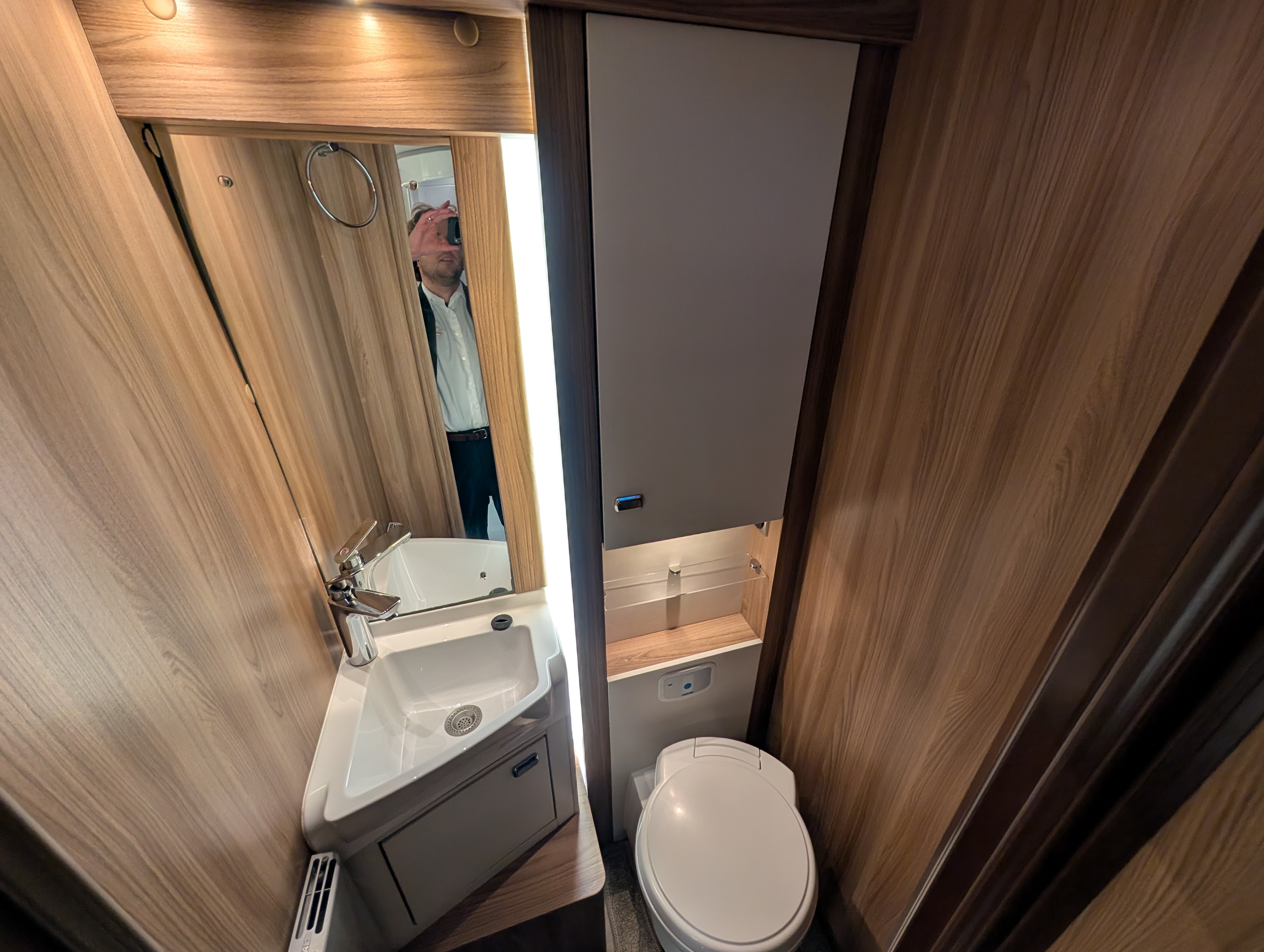 PXL 20251028 165820573