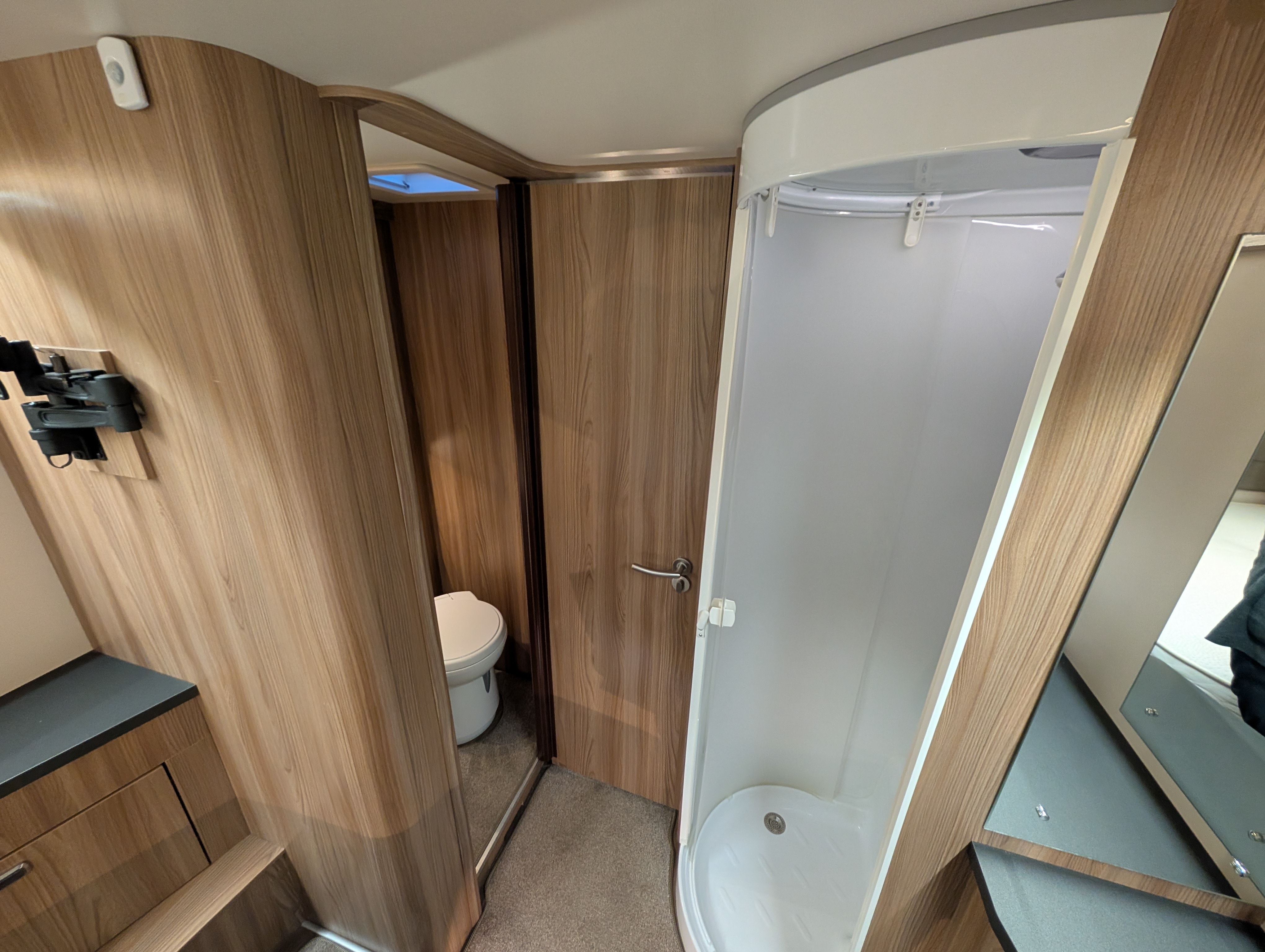 PXL 20251028 165825166