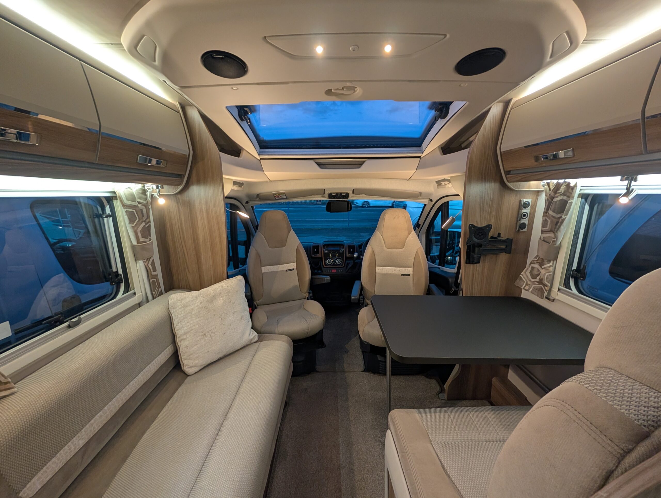 PXL 20251028 170001803