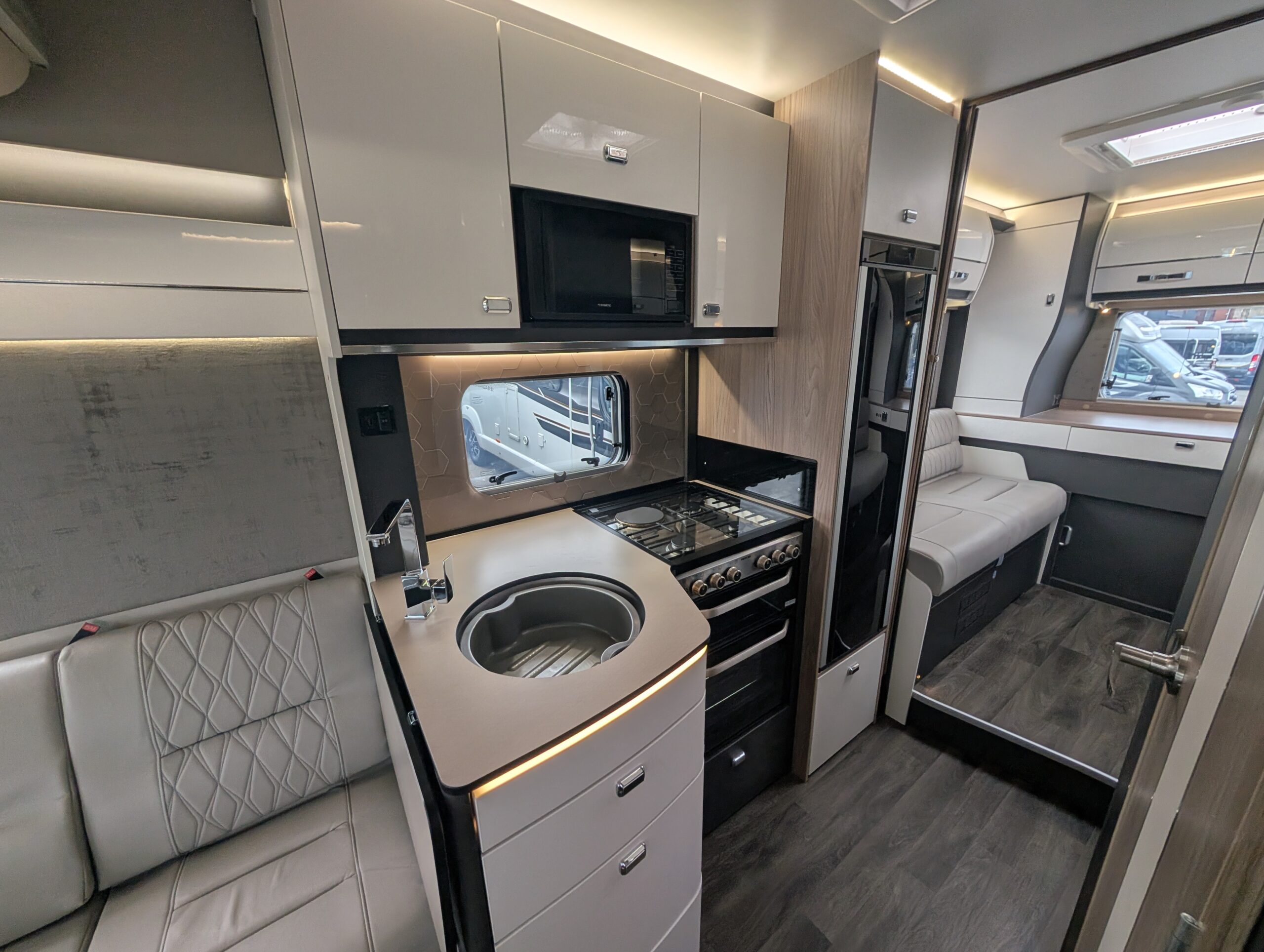 PXL 20251103 140027162