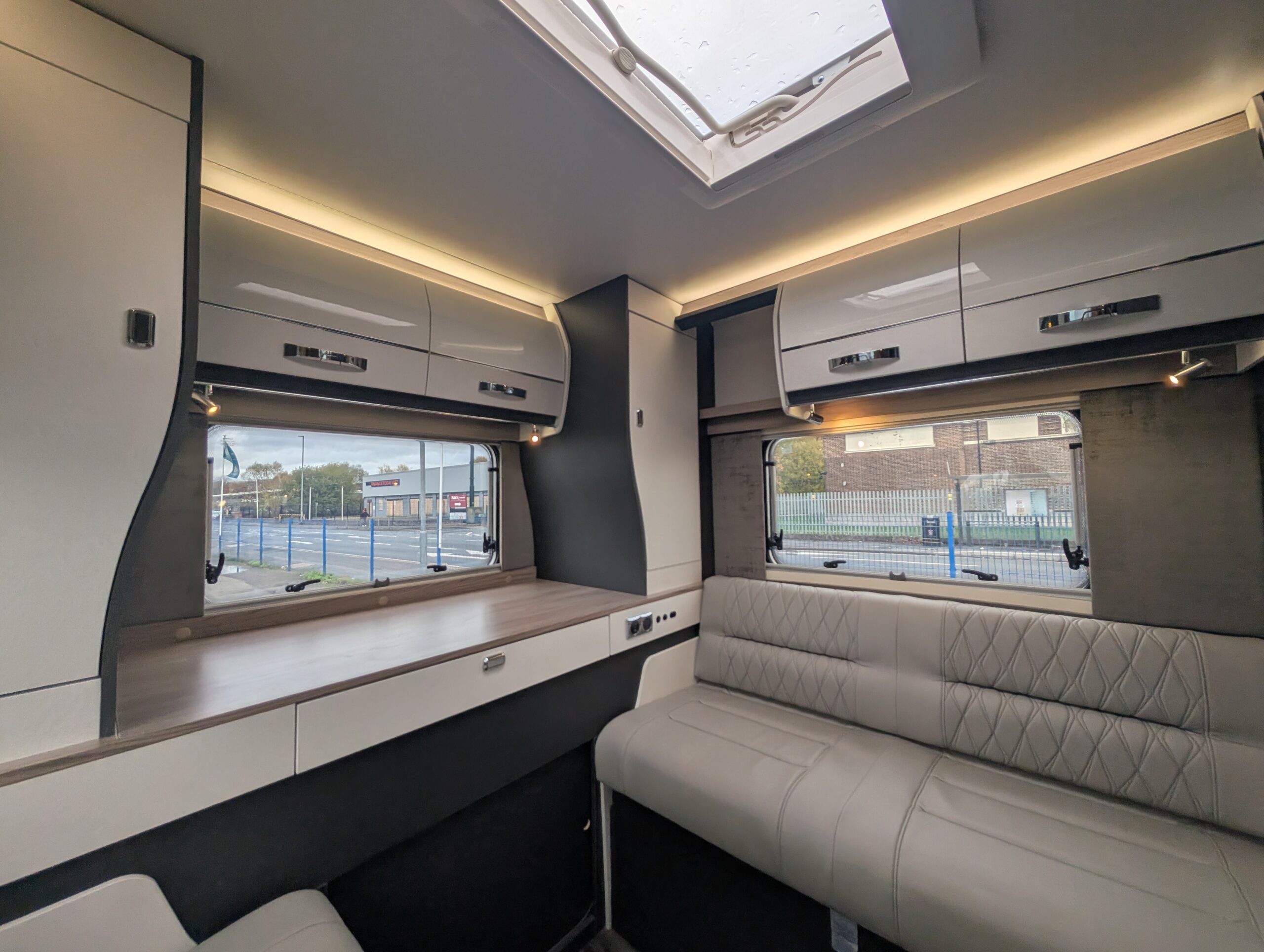 PXL 20251103 140037405