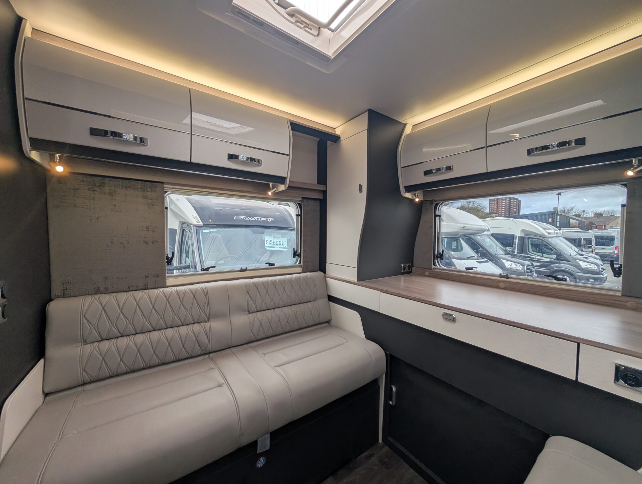 PXL 20251103 140043156