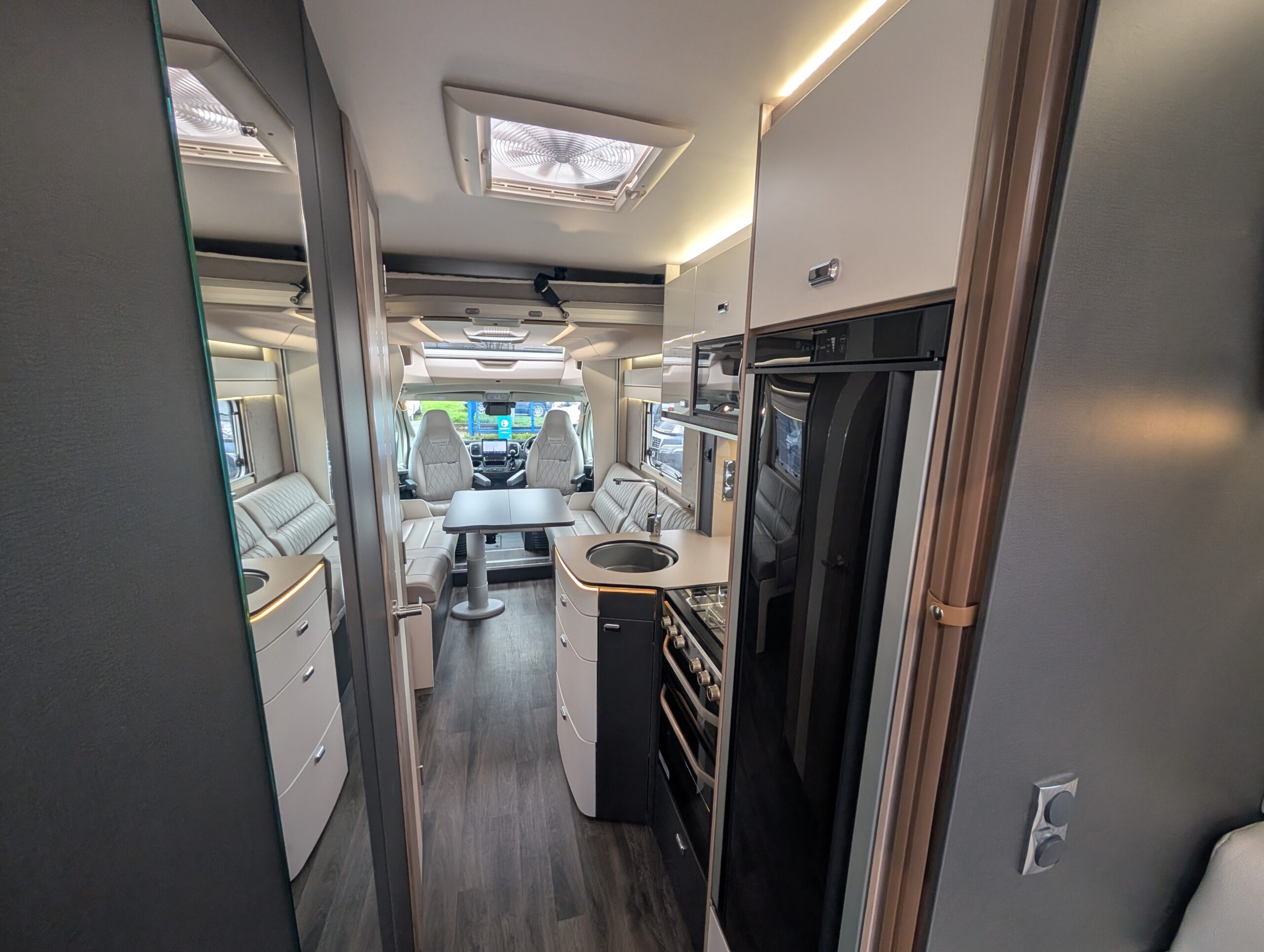 PXL 20251103 140057858