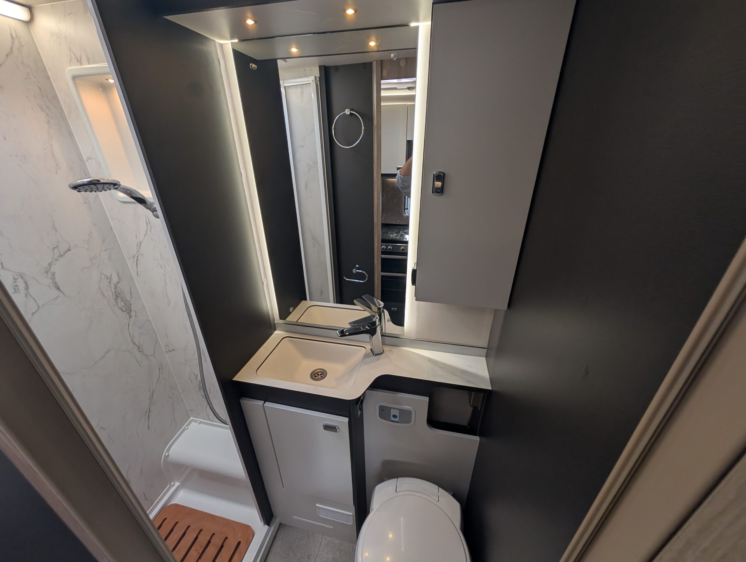 PXL 20251103 140120115