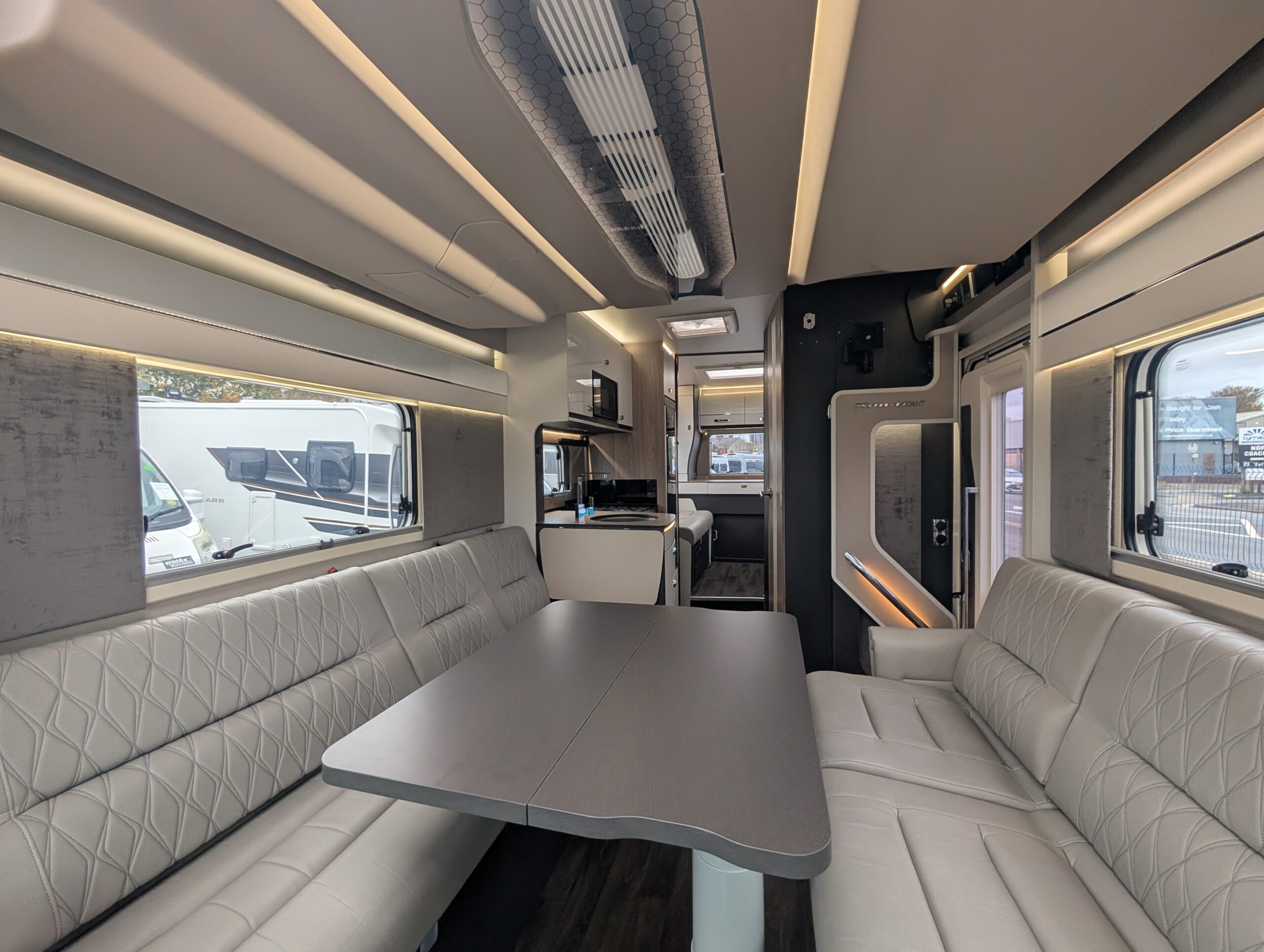 PXL 20251103 140144295