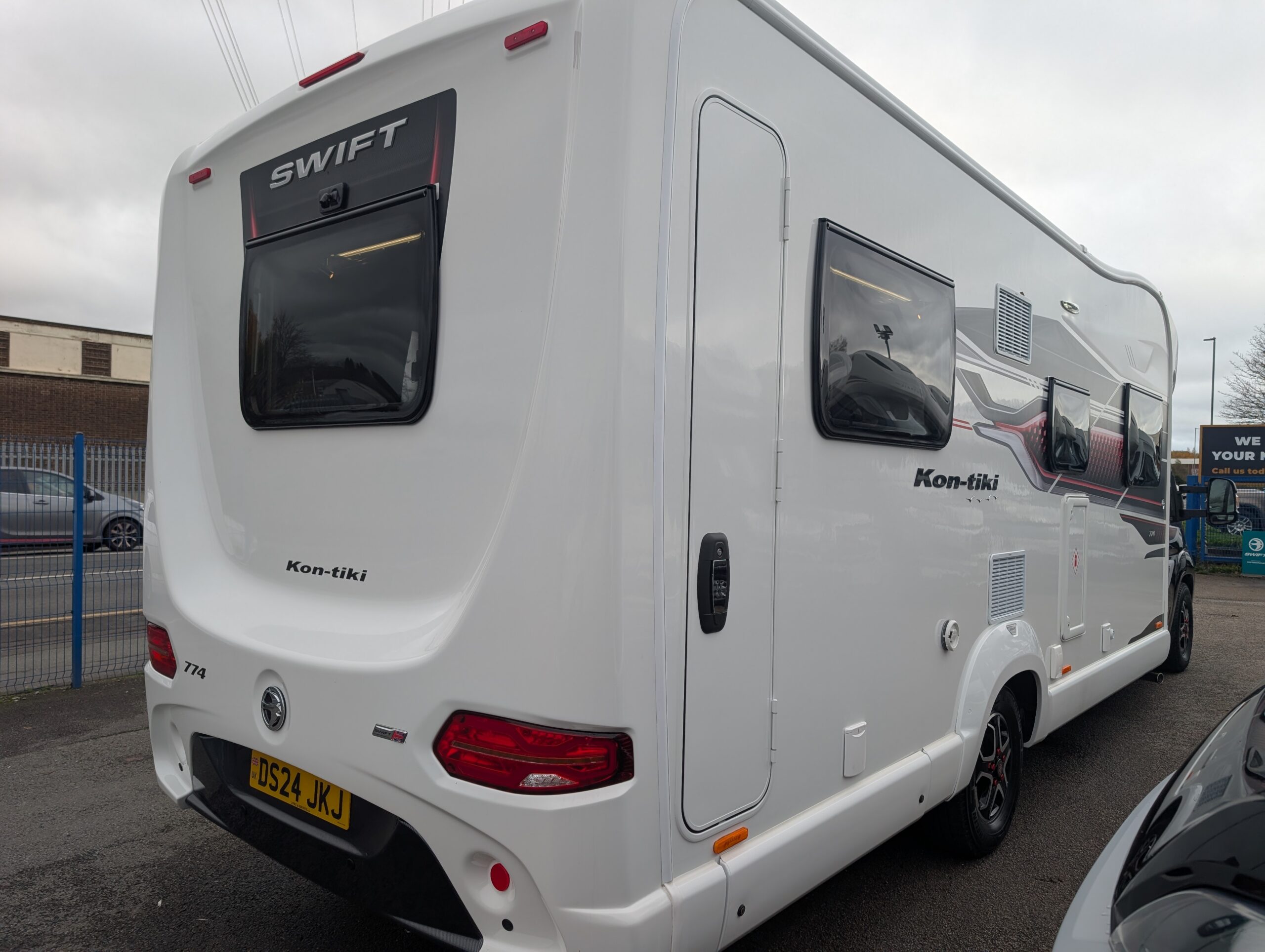 PXL 20251103 141937702.MP 