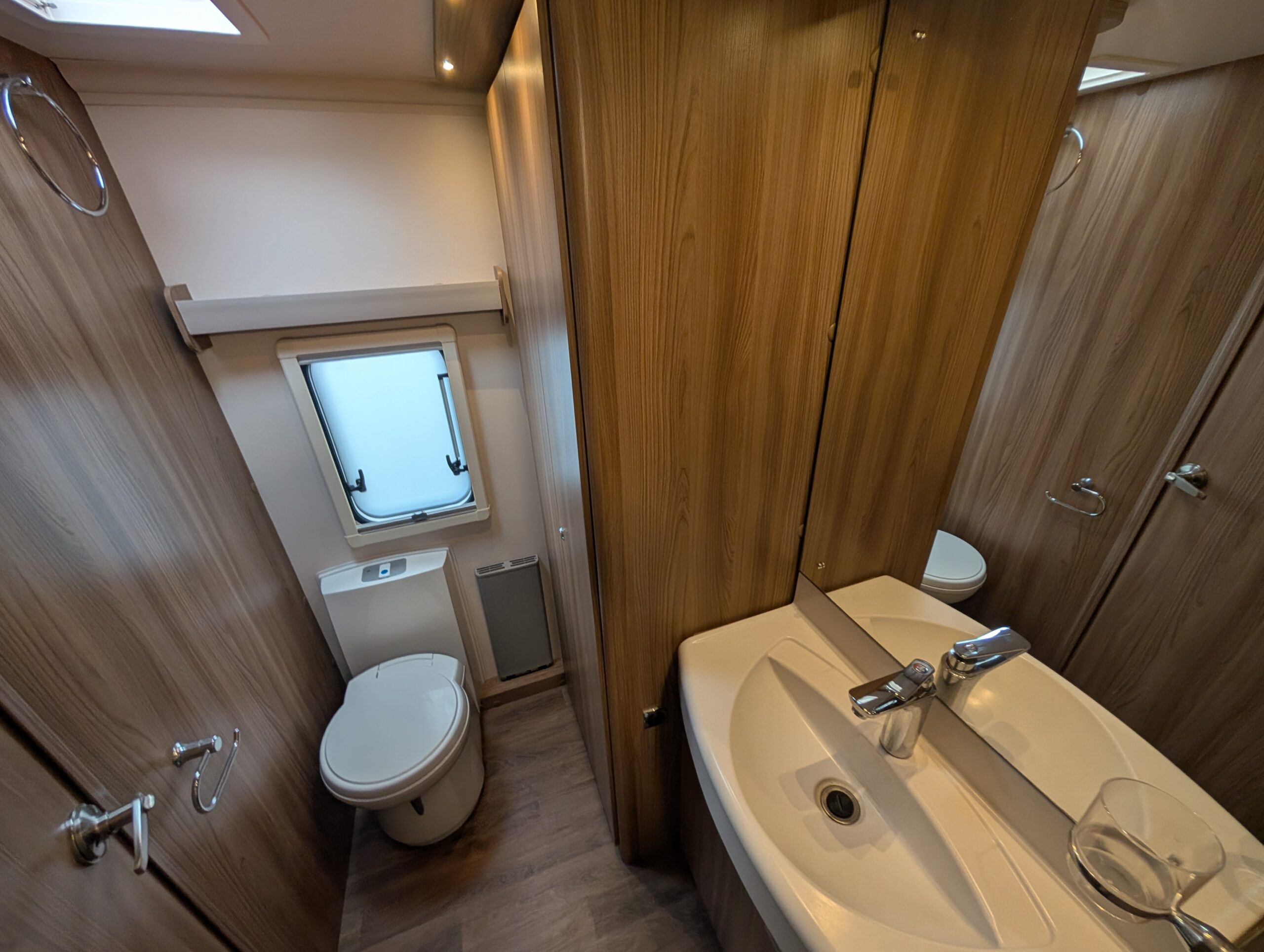 PXL 20251105 141550727