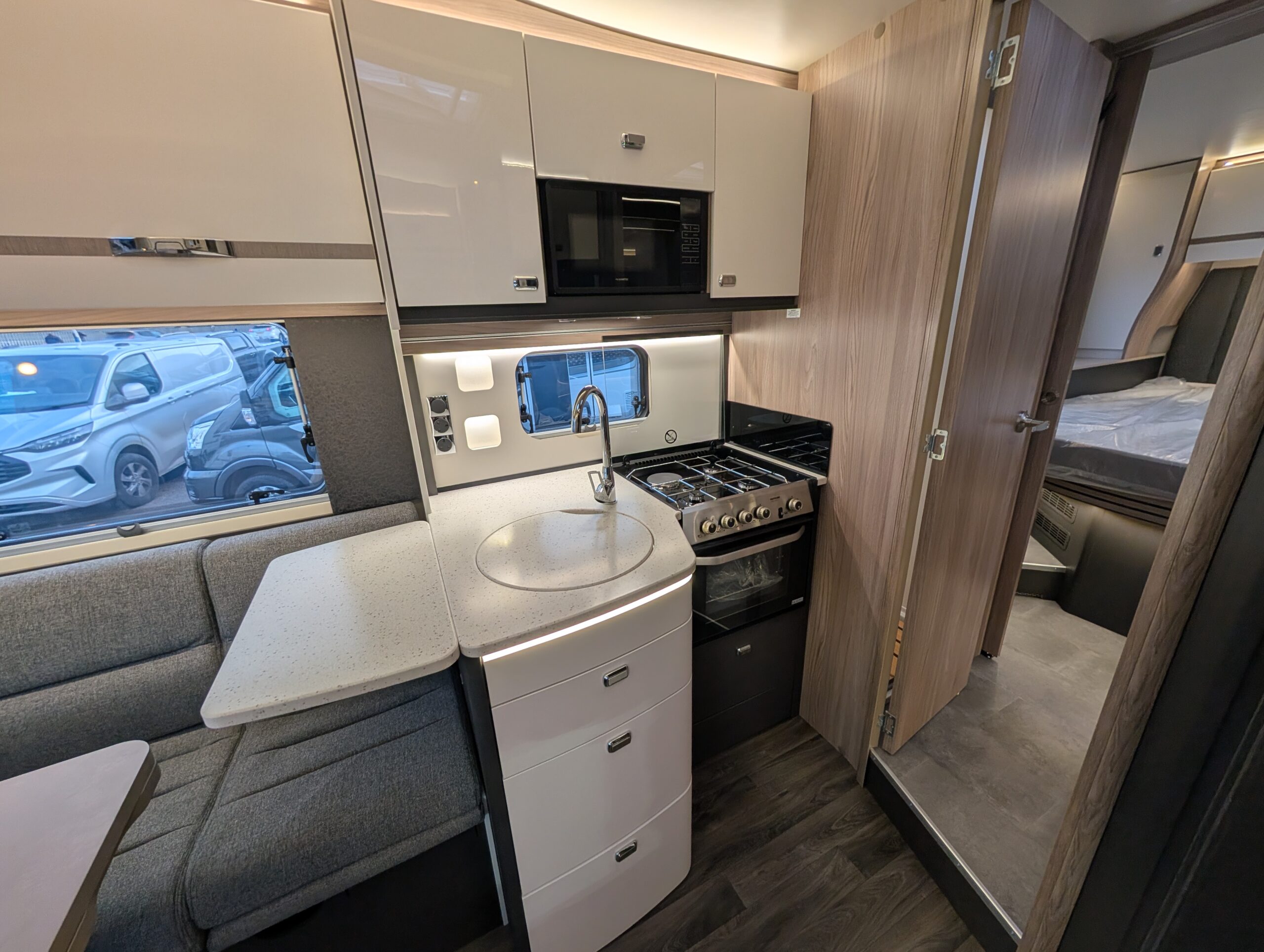 PXL 20251105 160312445