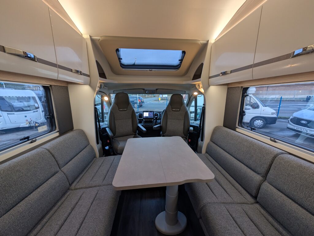 PXL 20251105 160348408