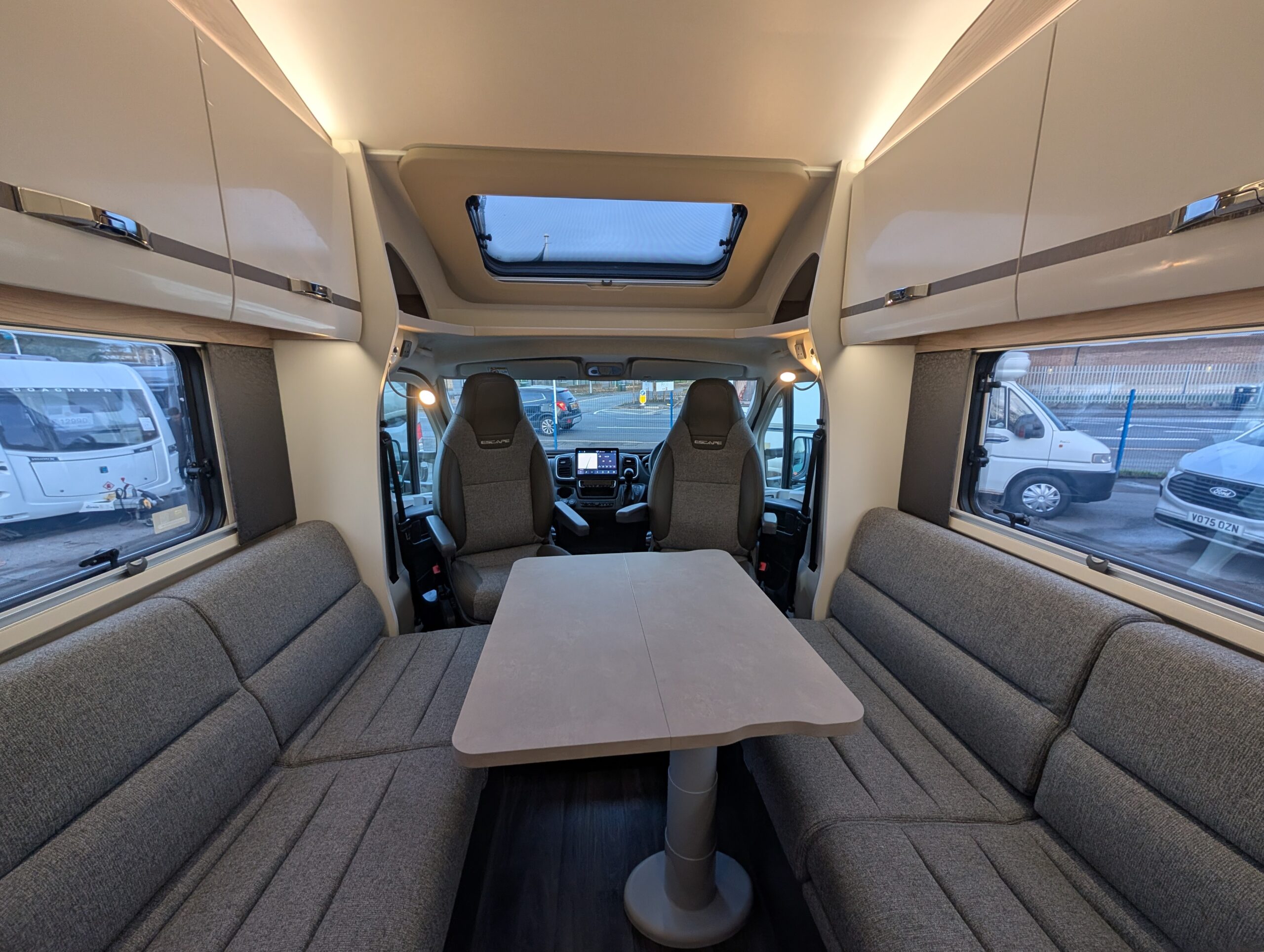 PXL 20251105 160348408