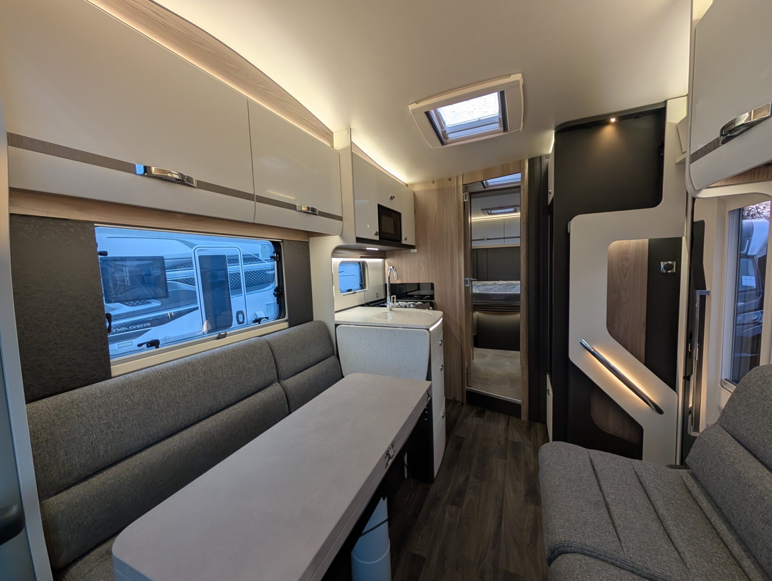 PXL 20251105 160354998