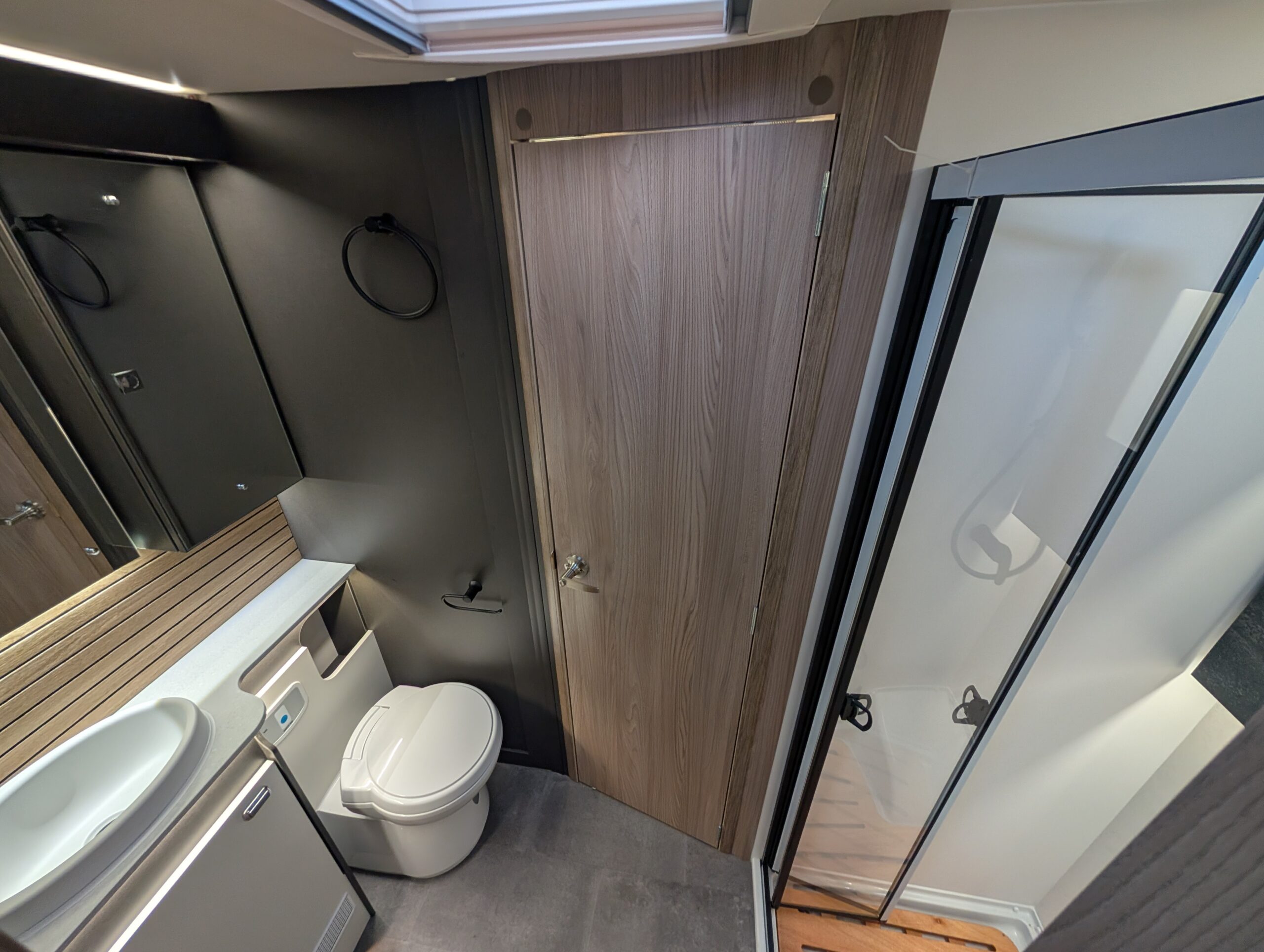 PXL 20251105 160436910