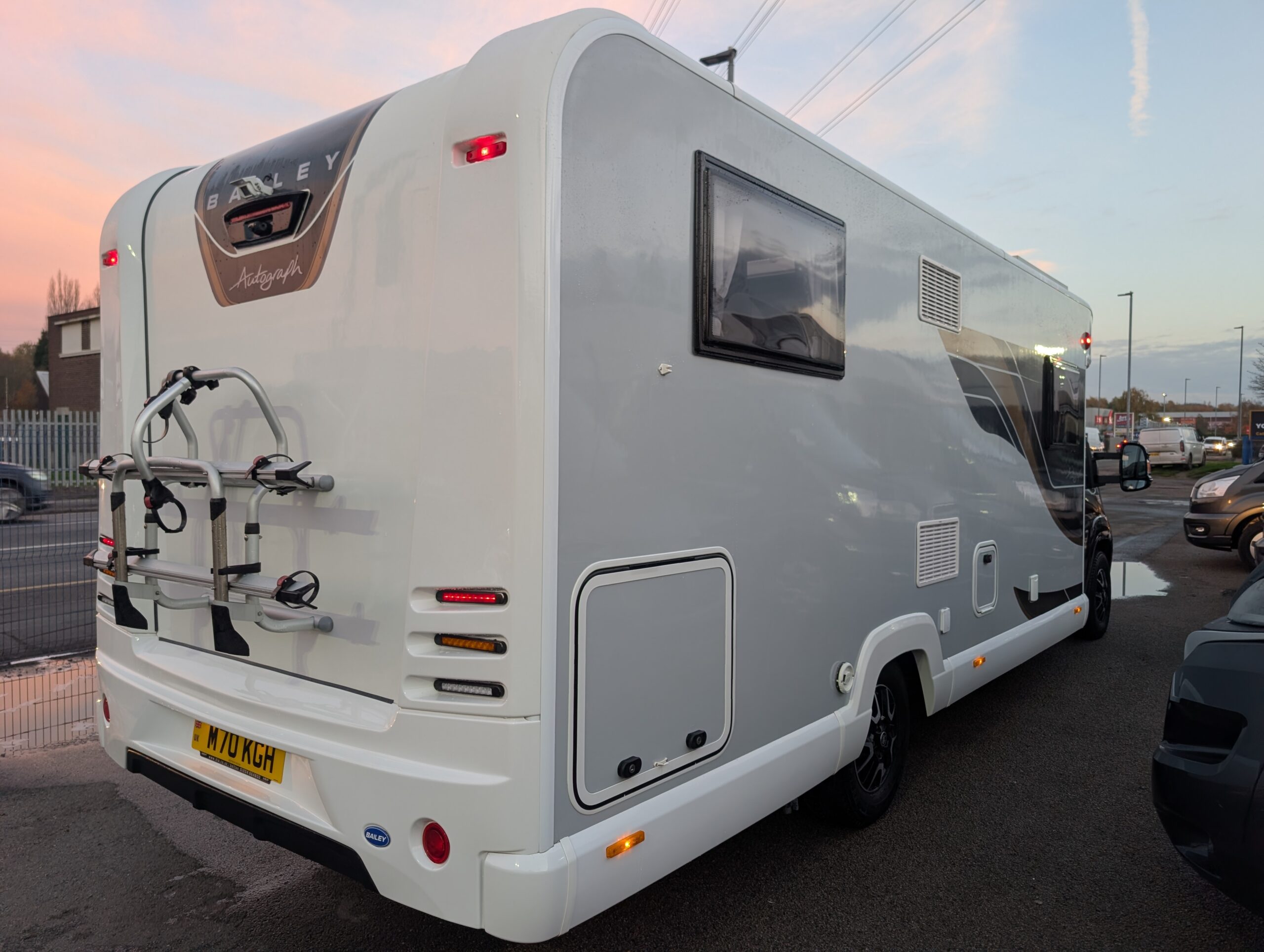 PXL 20251106 162813373.MP 