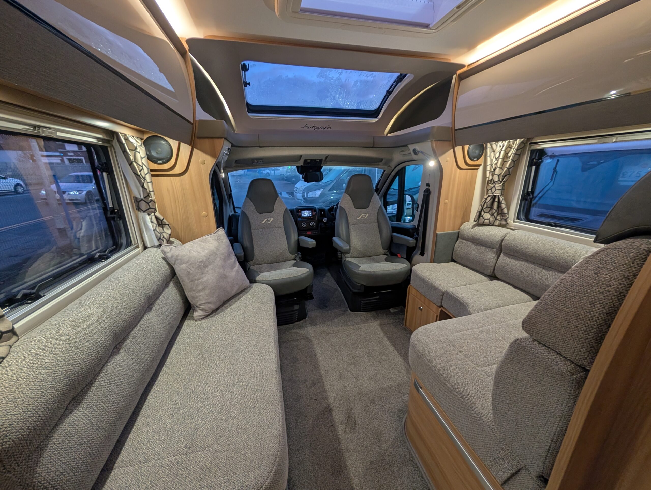 PXL 20251106 164246091.MP 