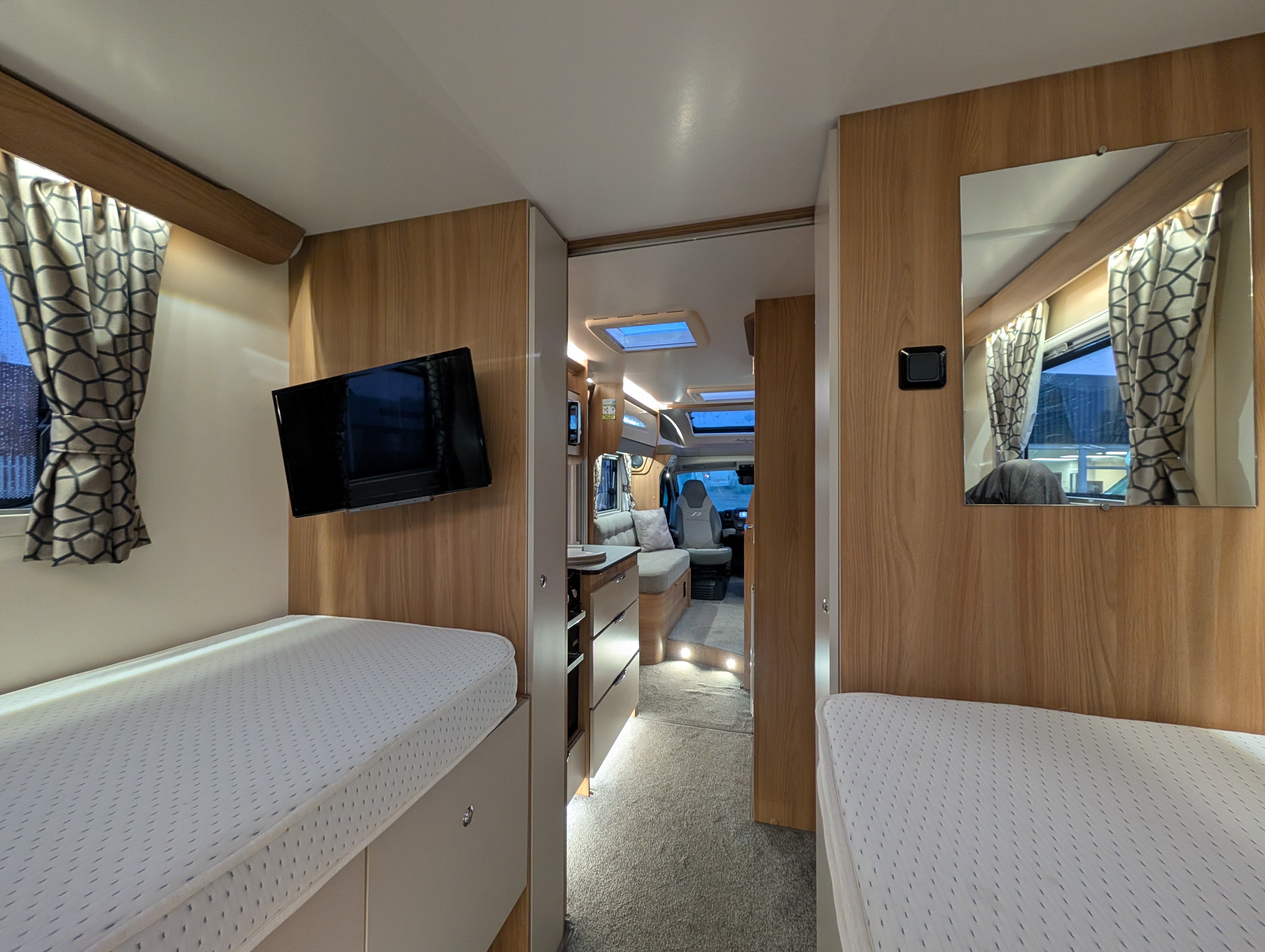 PXL 20251106 164406085