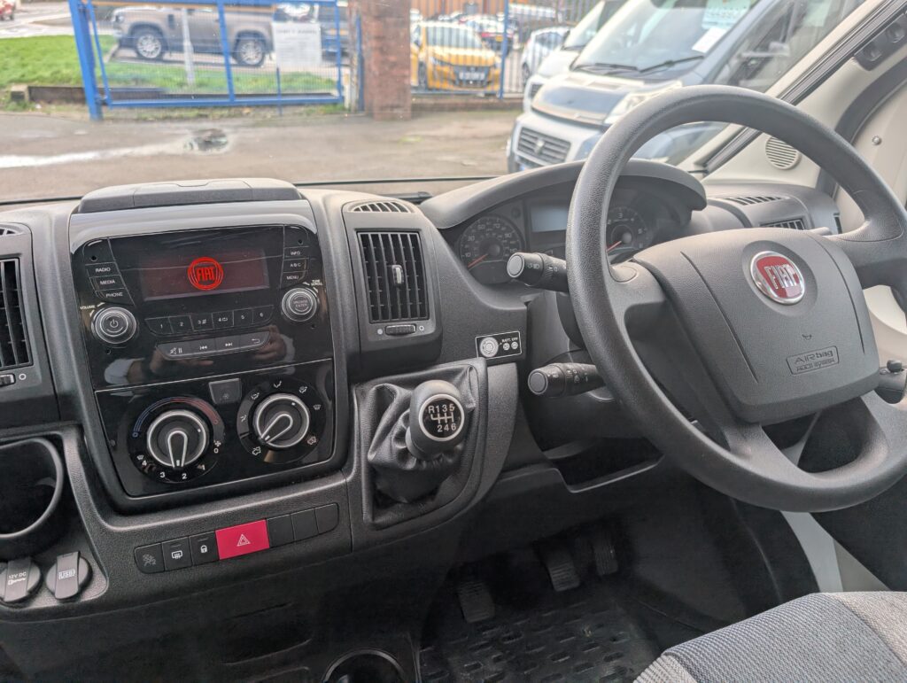 PXL 20251115 122049366