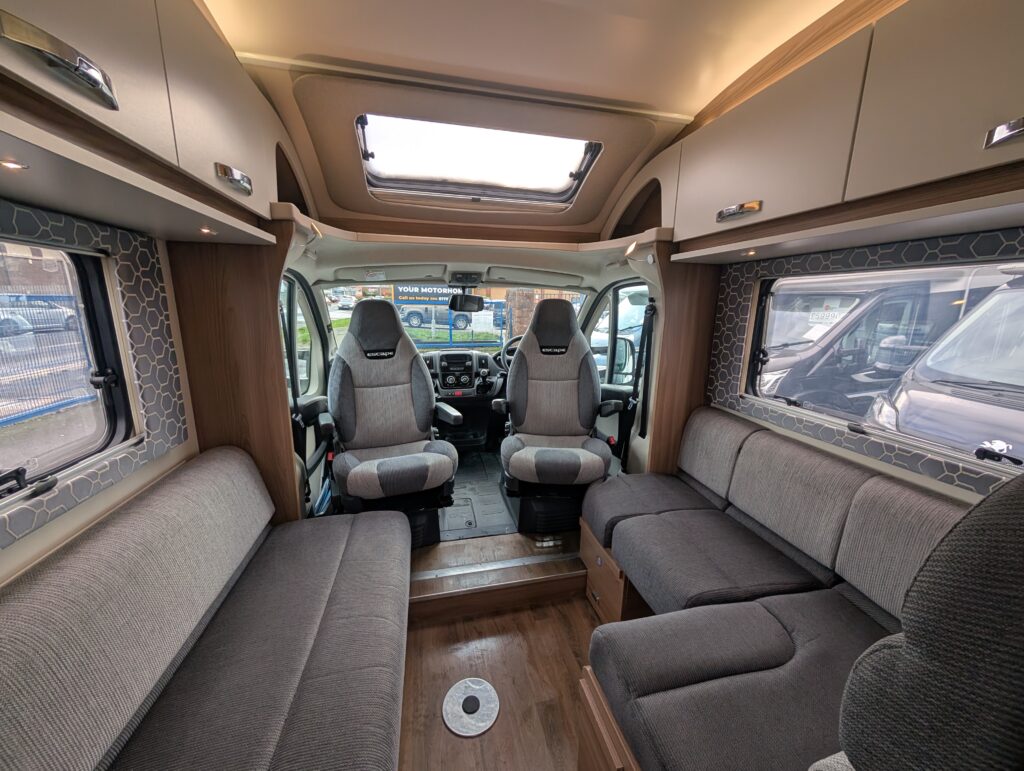 PXL 20251115 122129801