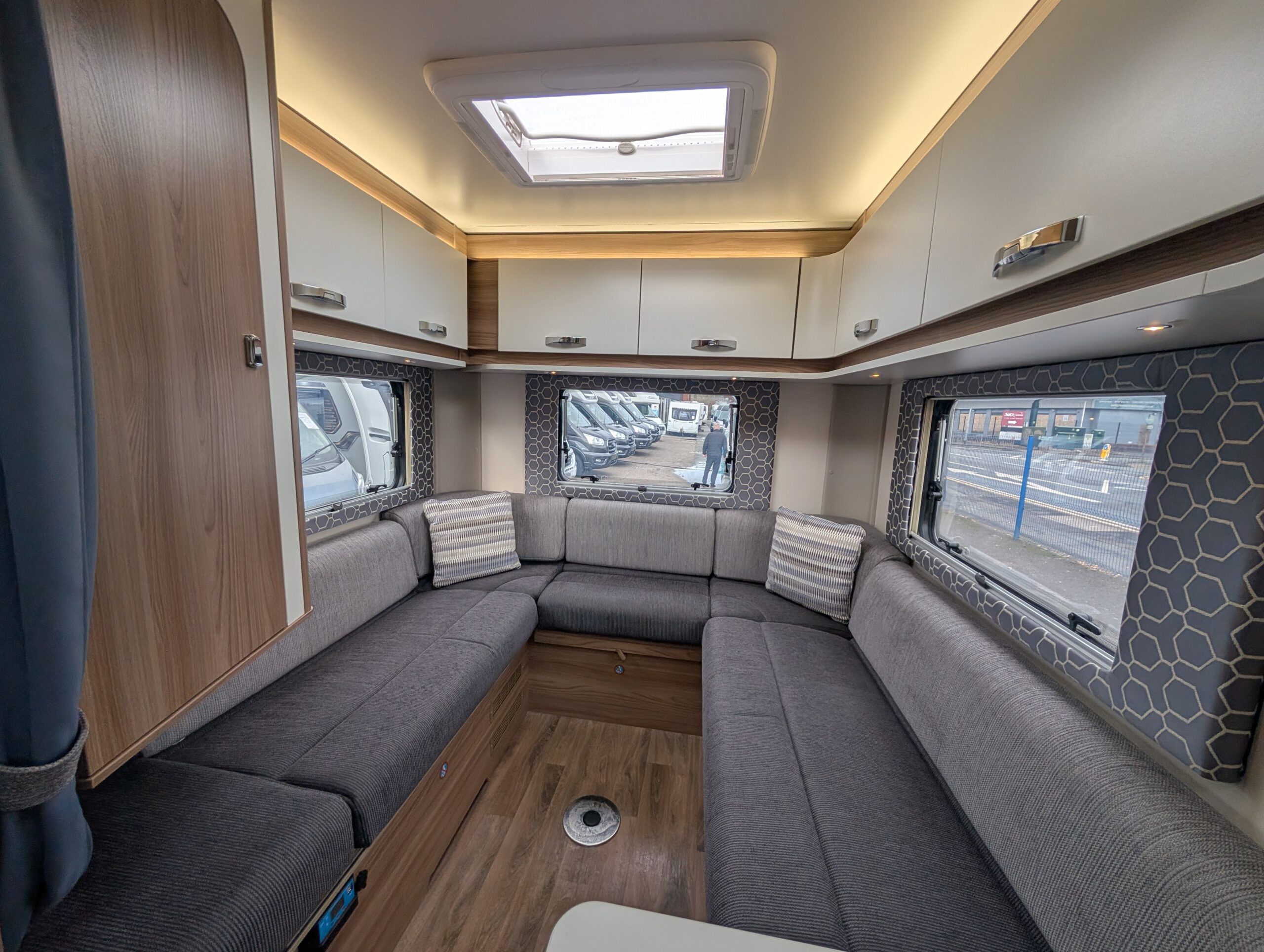 PXL 20251115 122152134