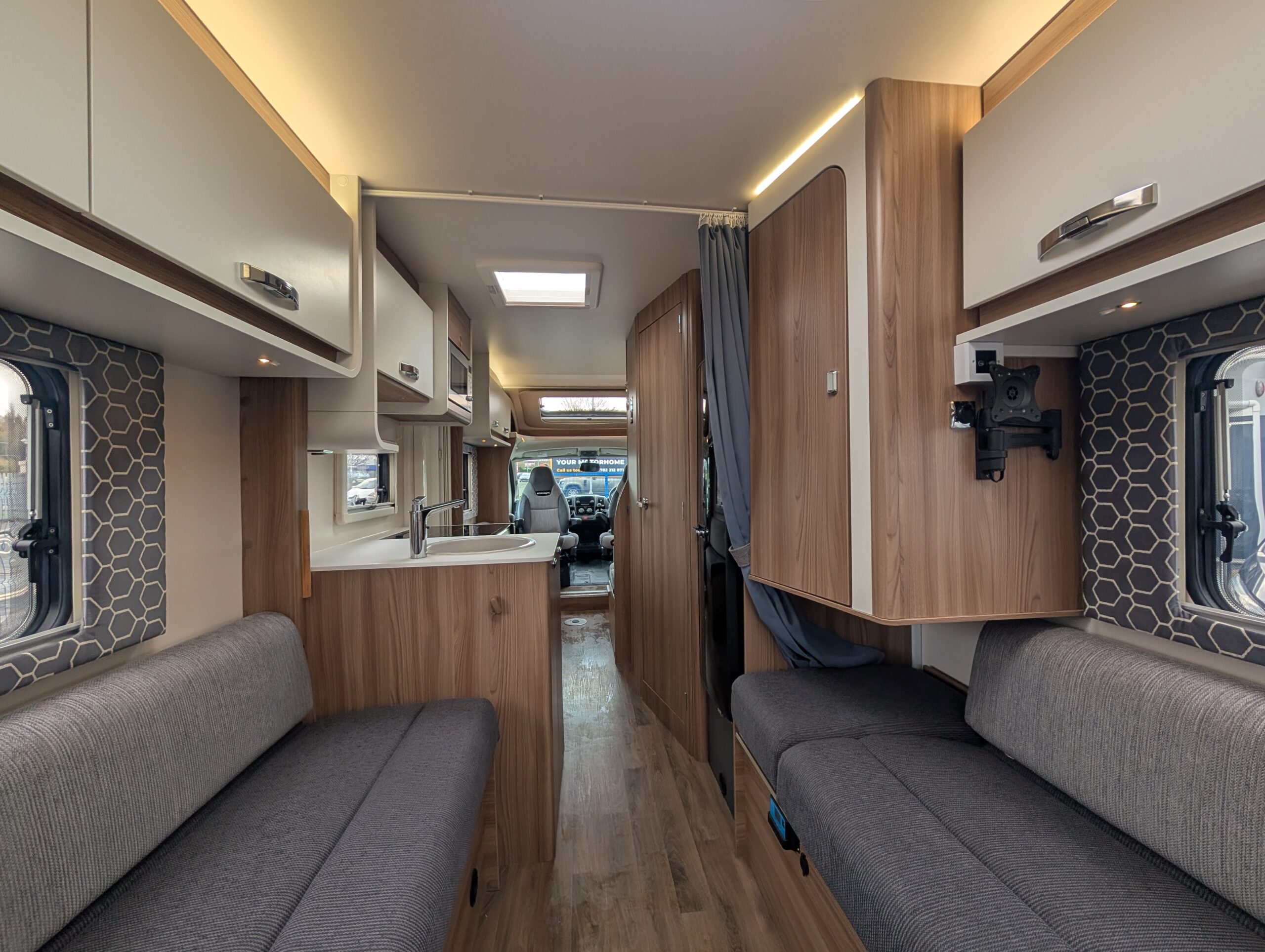 PXL 20251115 122211968