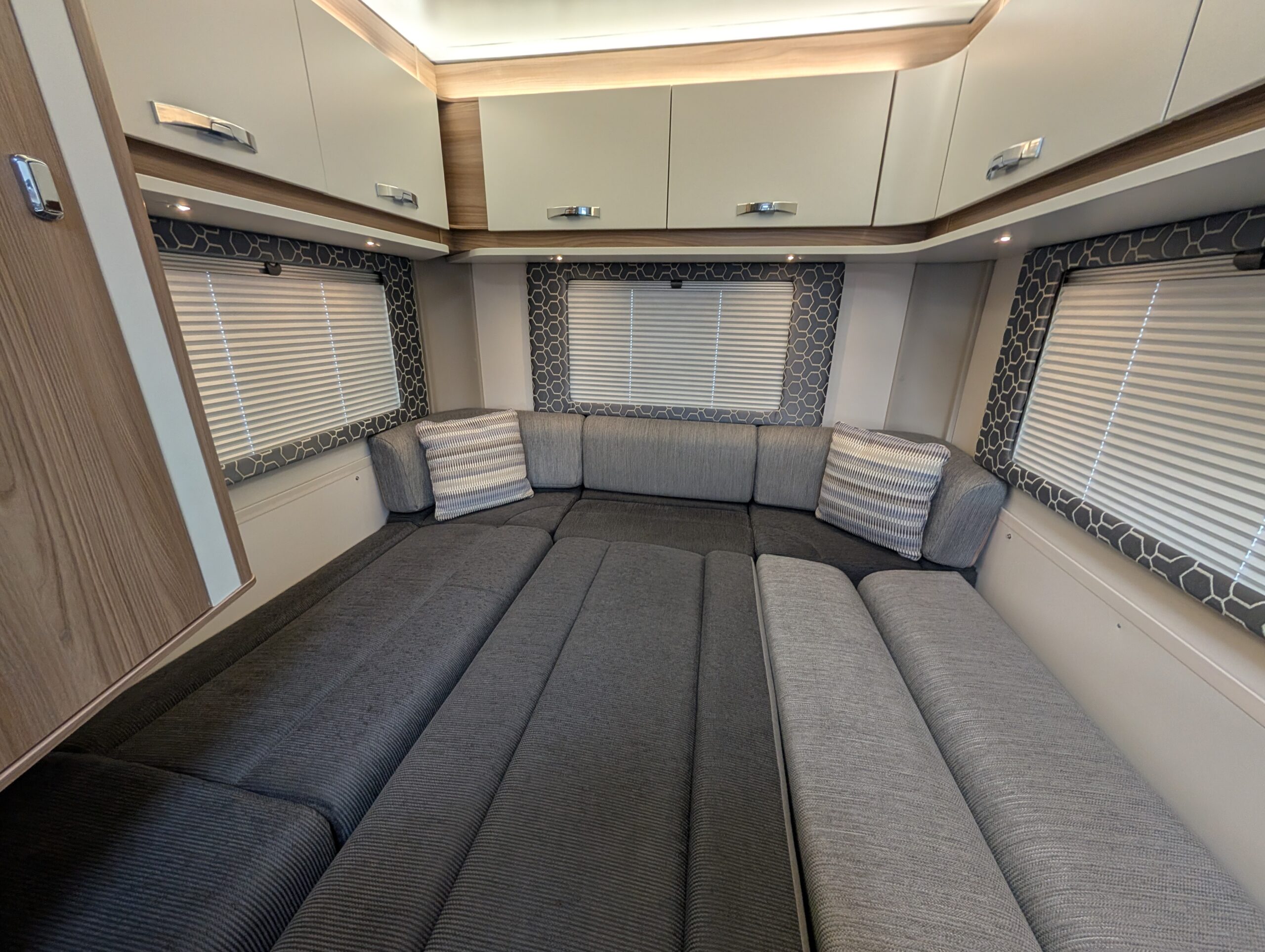 PXL 20251115 122303834