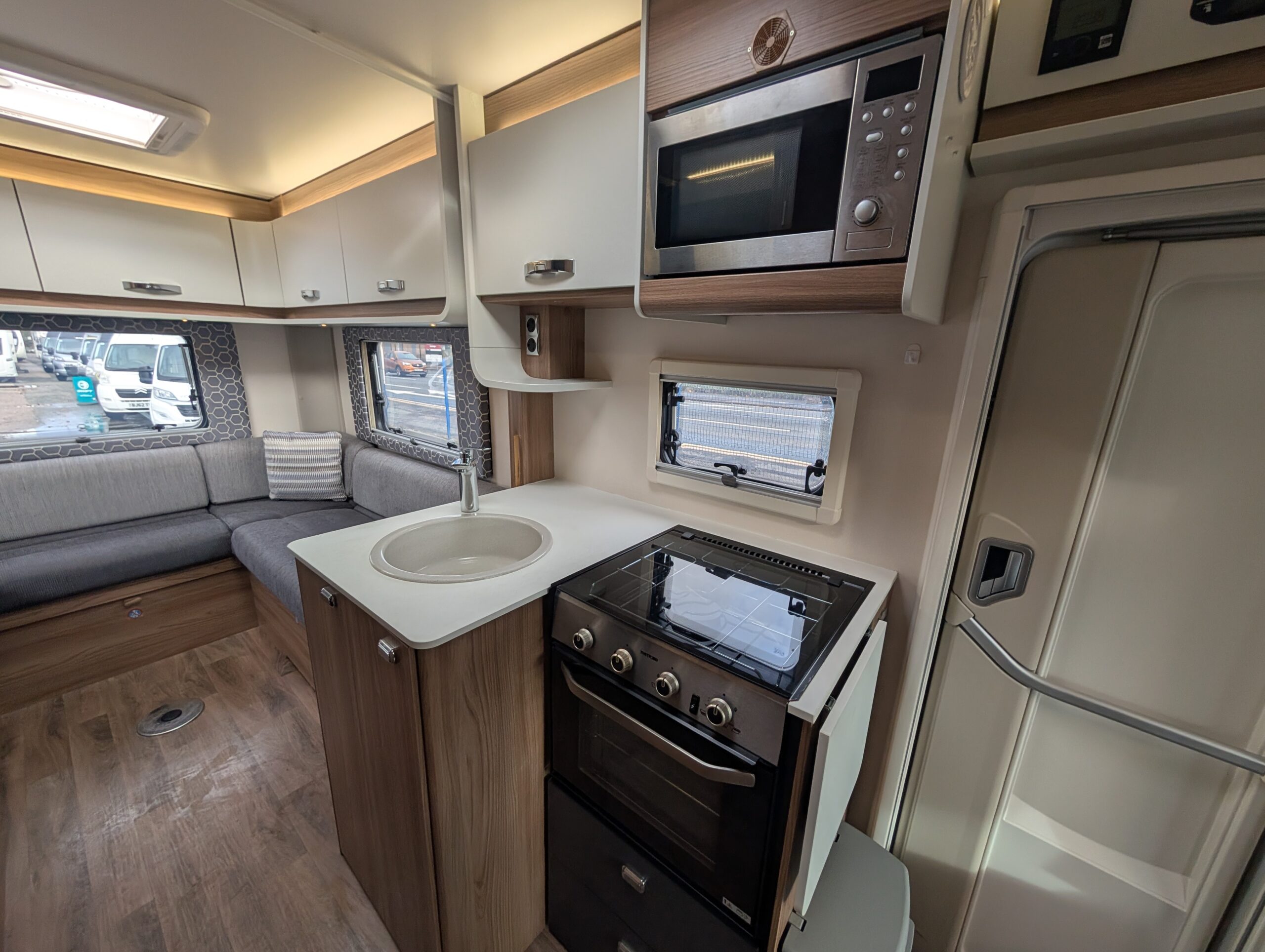 PXL 20251115 122433295