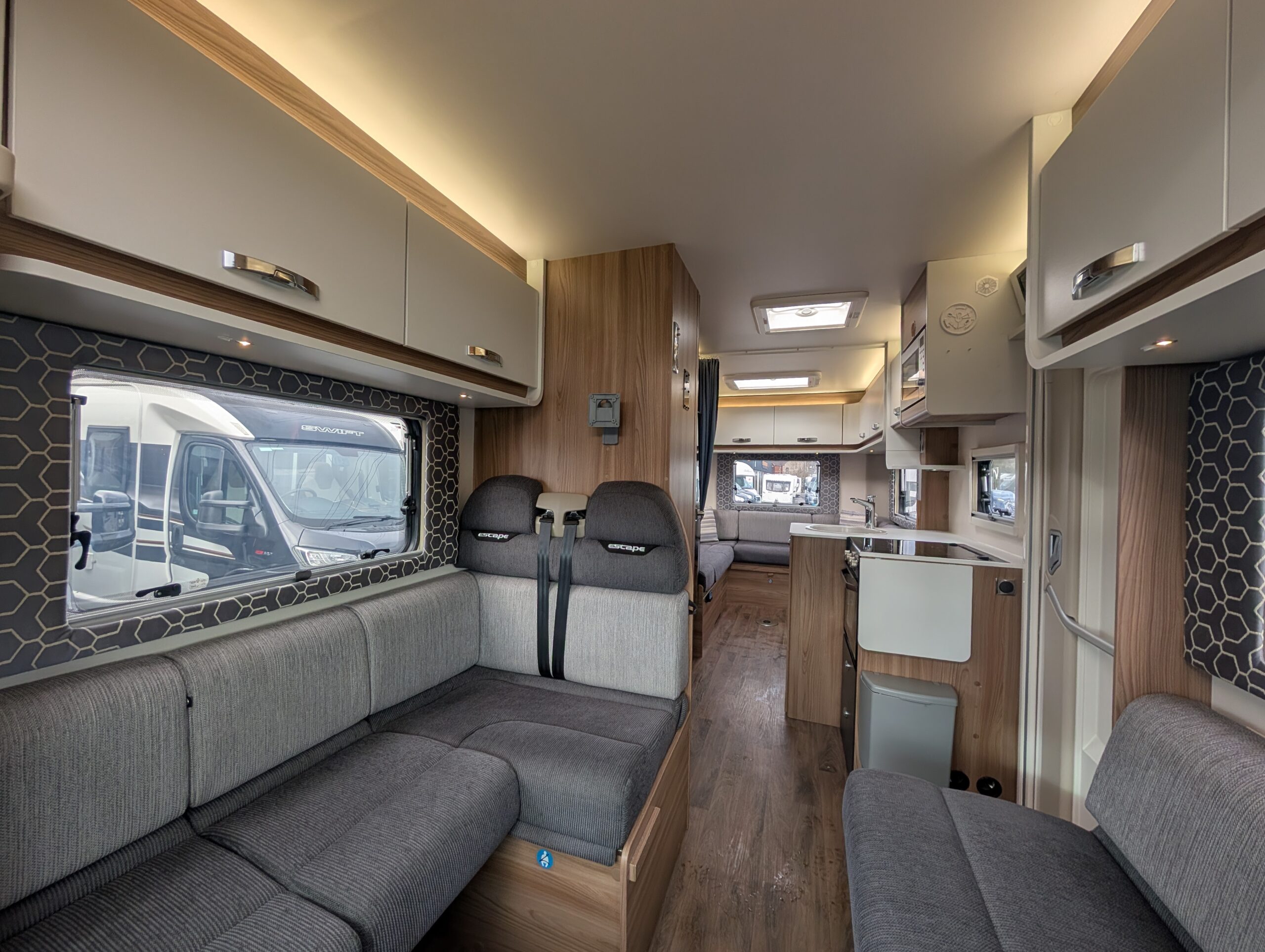 PXL 20251115 122443182