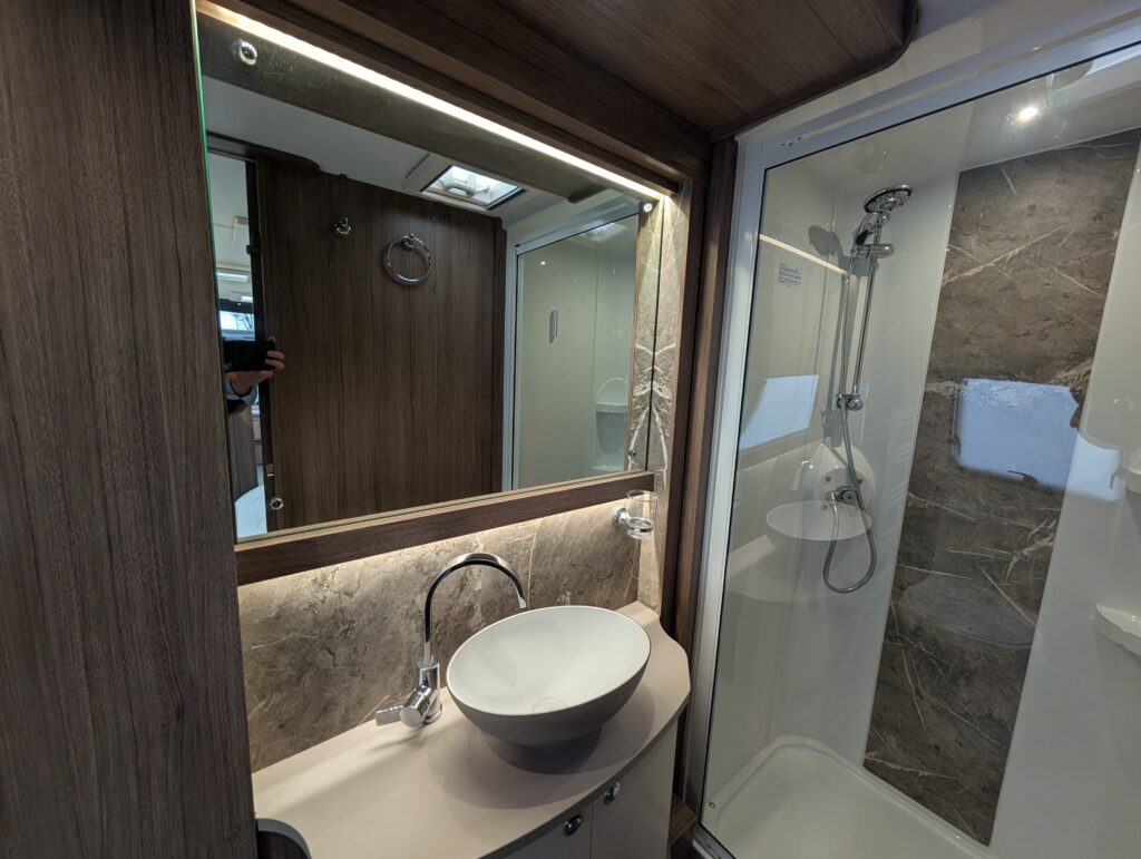 PXL 20251115 140416247