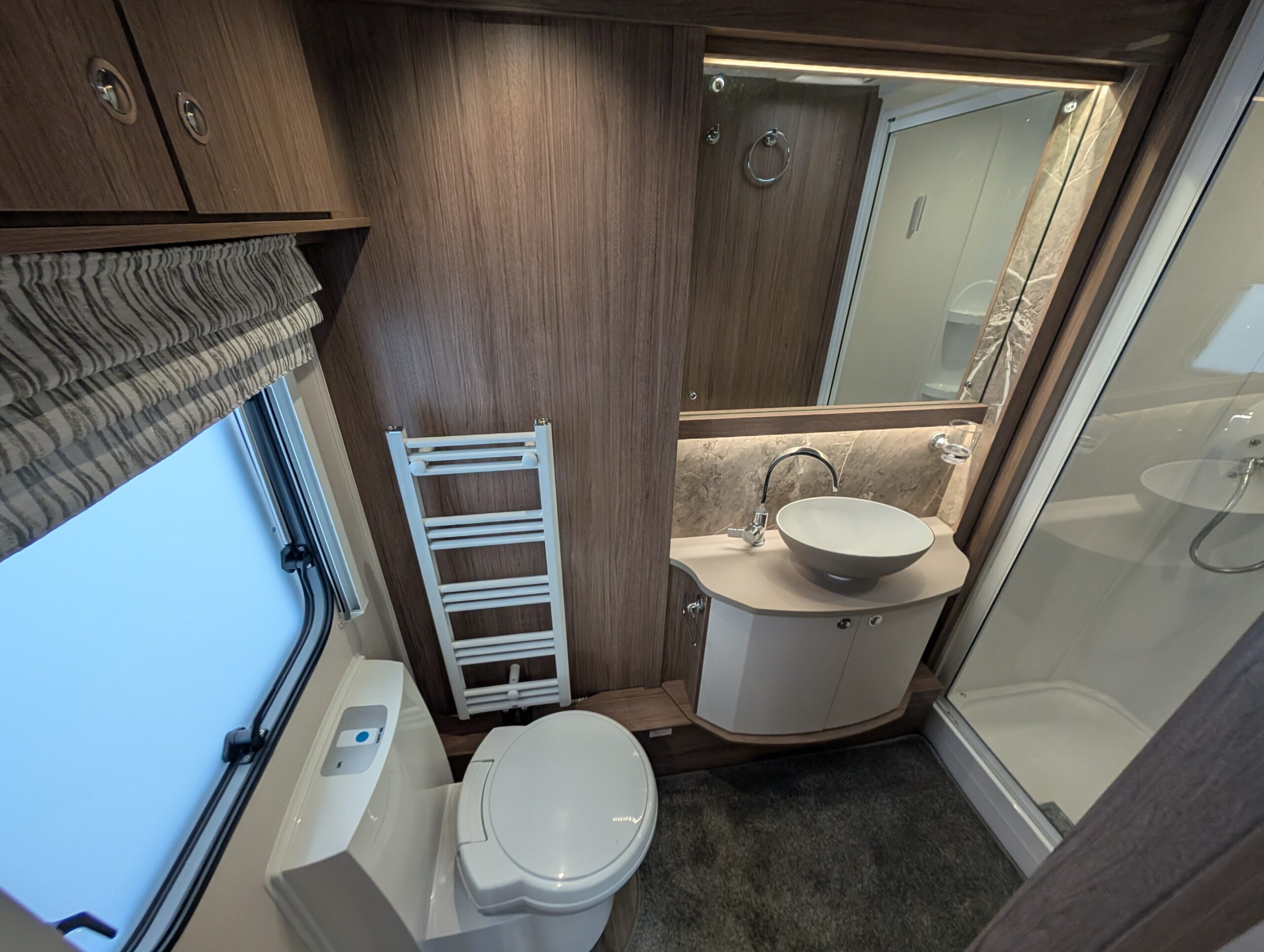 PXL 20251115 140436006