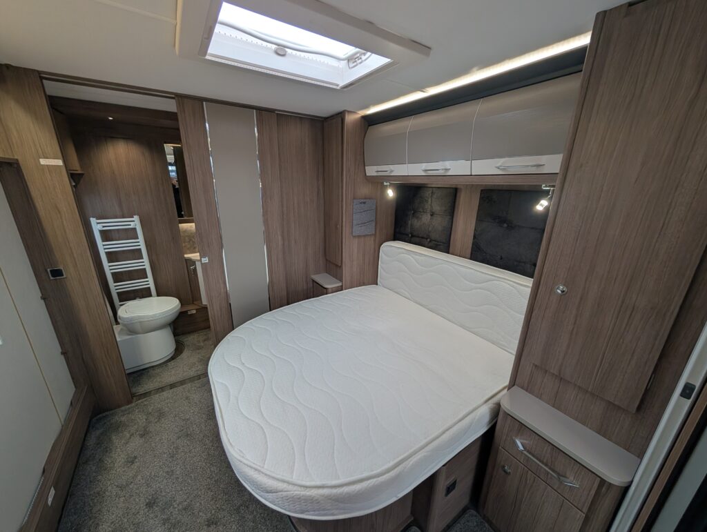 PXL 20251115 140442220.MP 