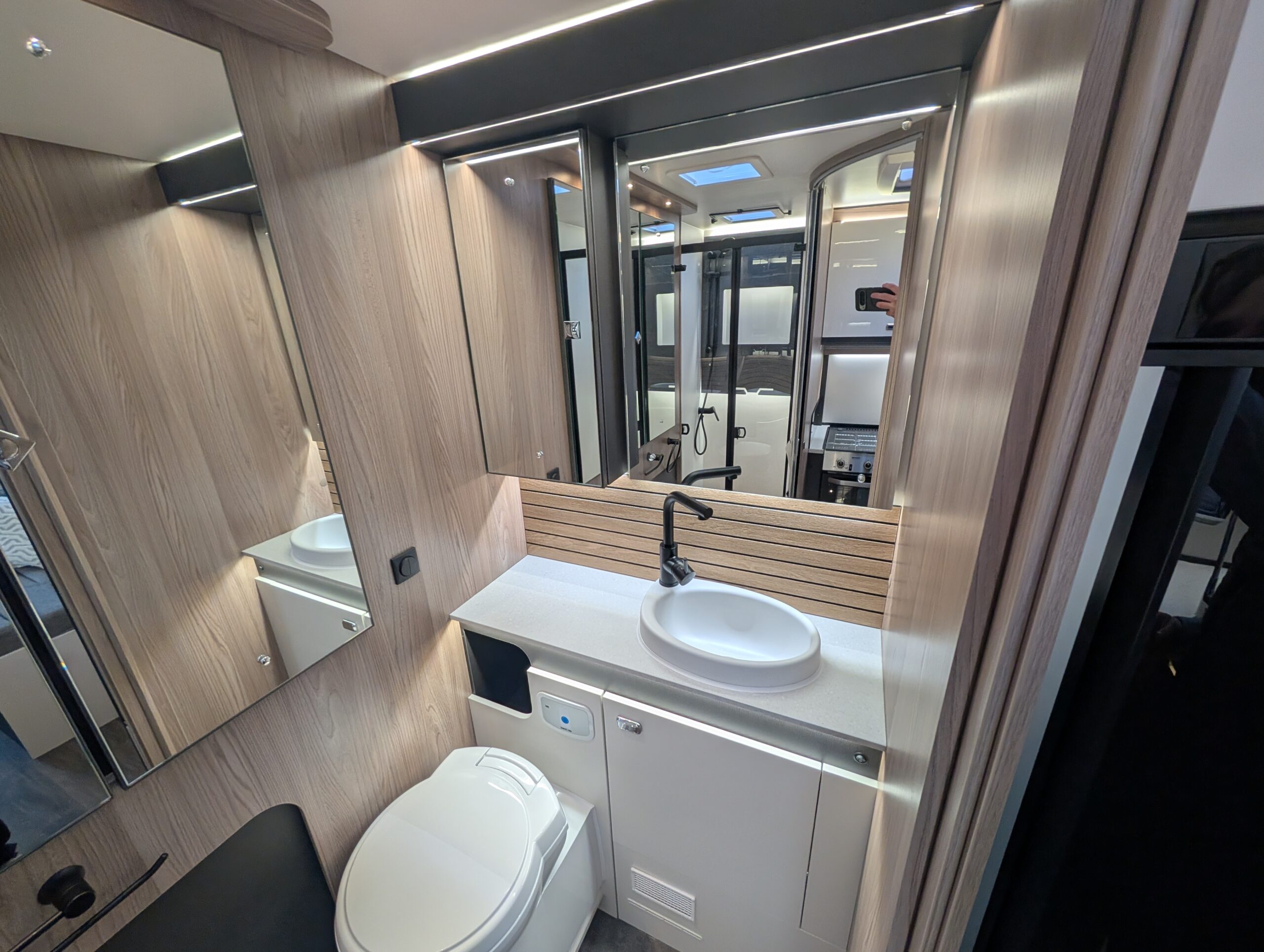 PXL 20251124 152714224