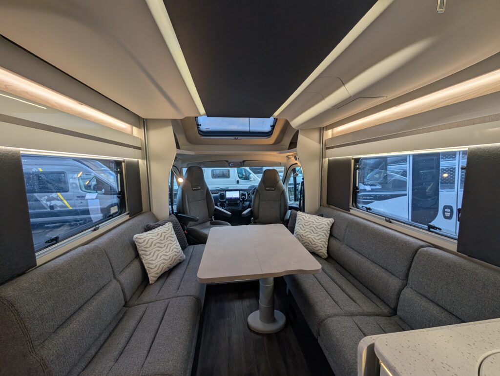 PXL 20251124 152906610