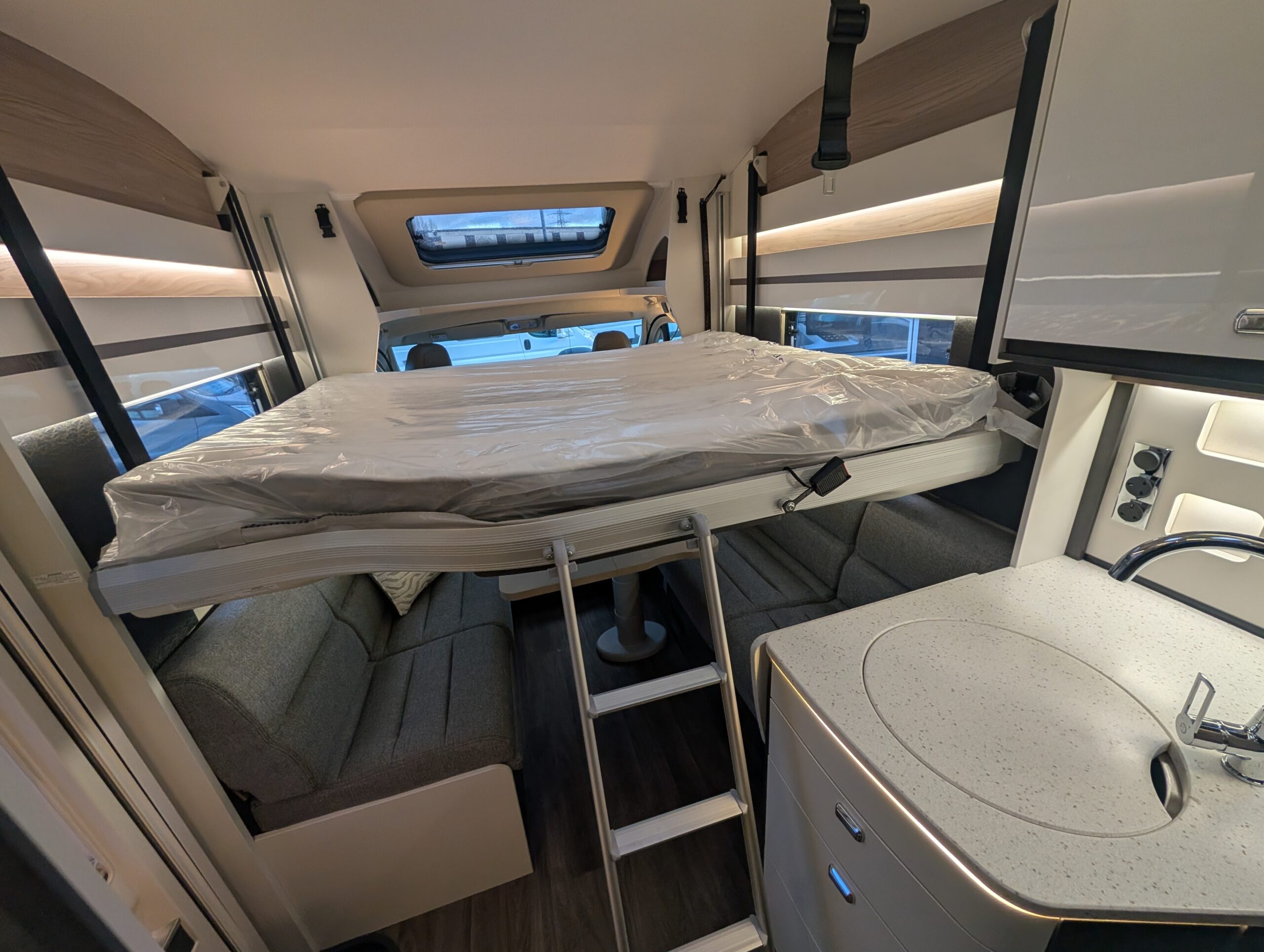 PXL 20251124 152949071