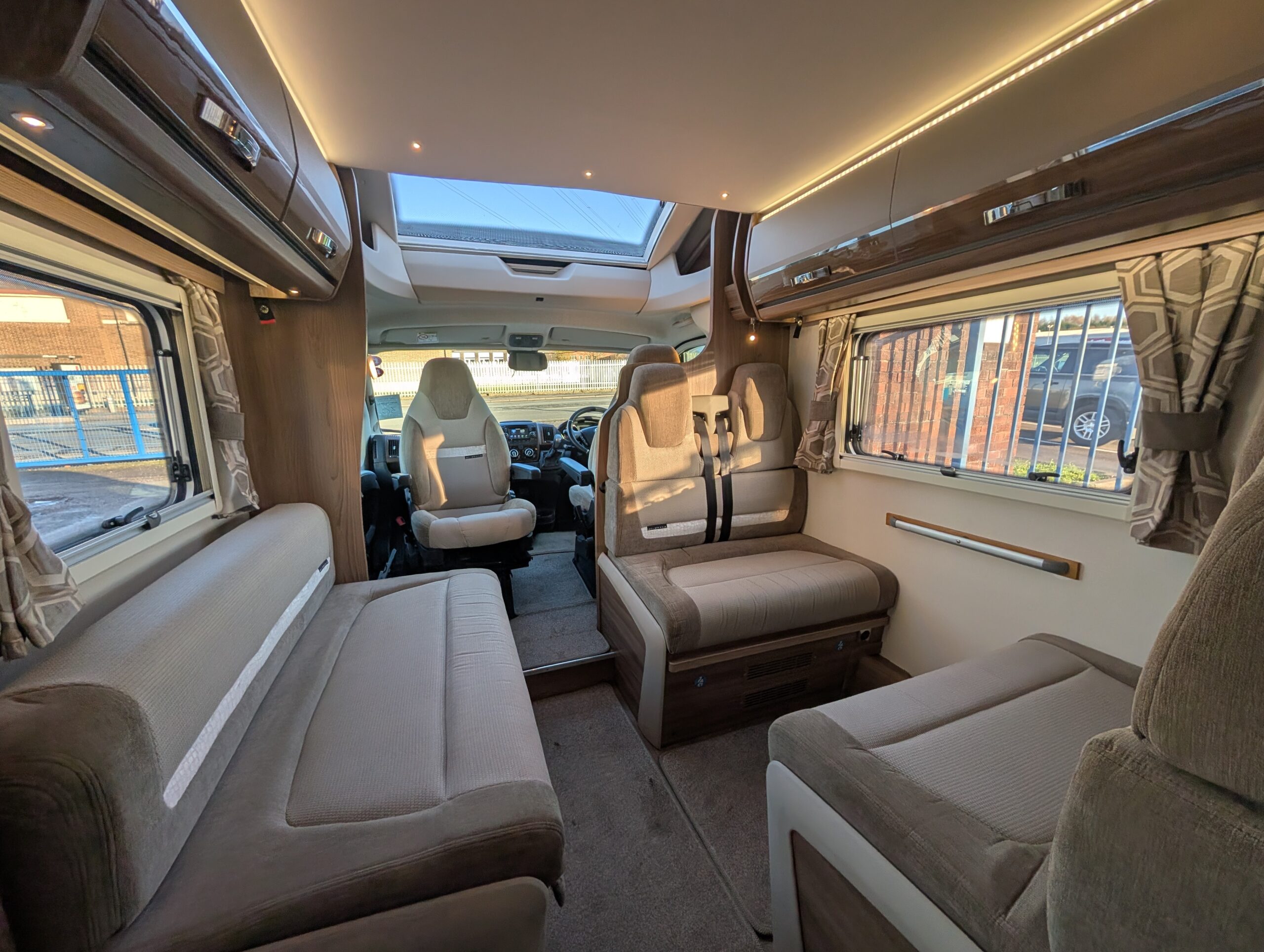 PXL 20251125 140943242