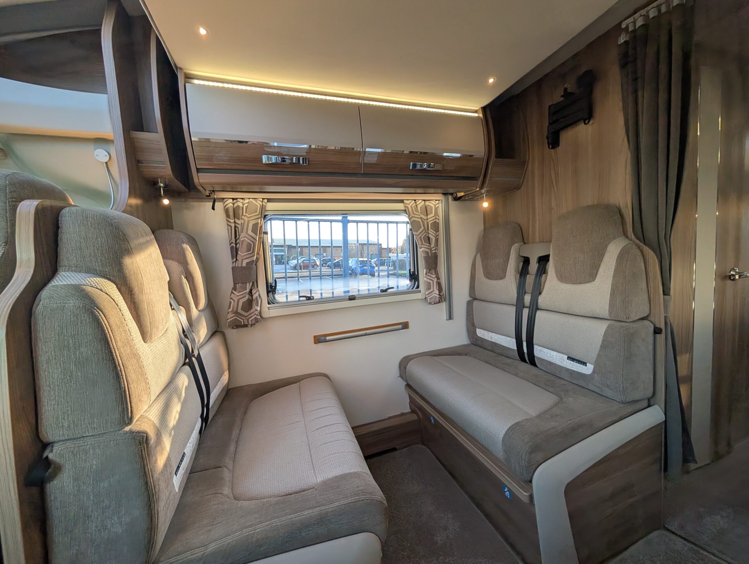 PXL 20251125 140951678