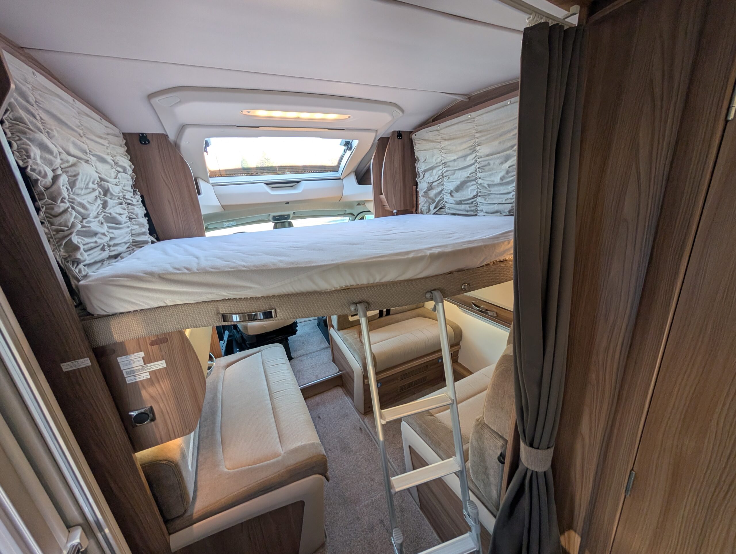 PXL 20251125 141221404 1