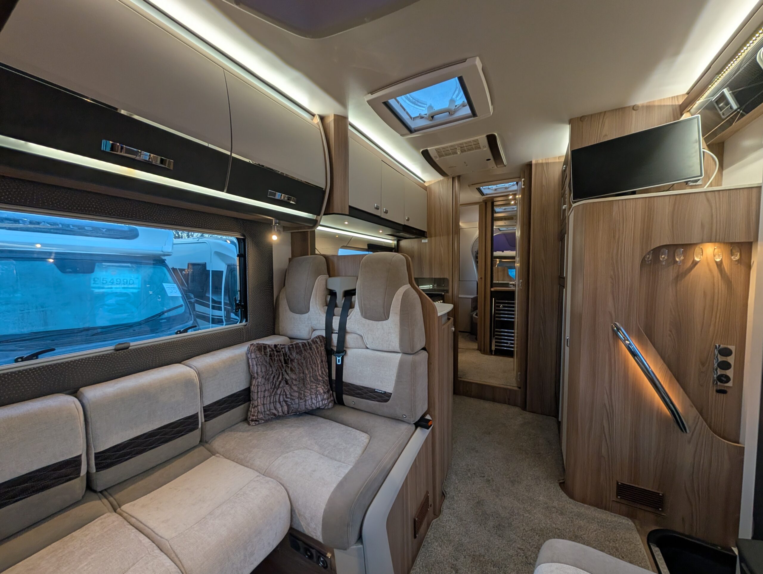 PXL 20251128 155449923