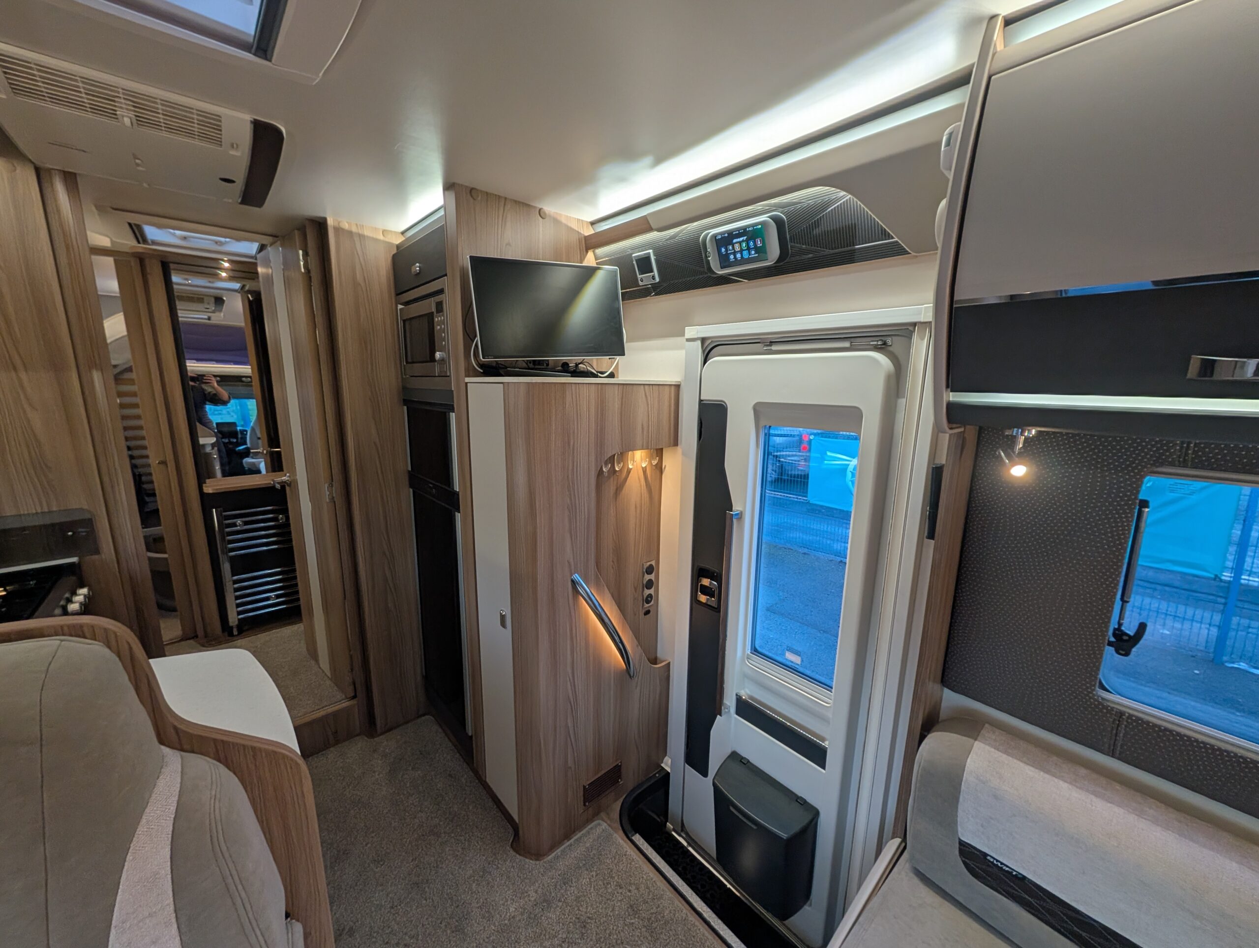 PXL 20251128 155452584